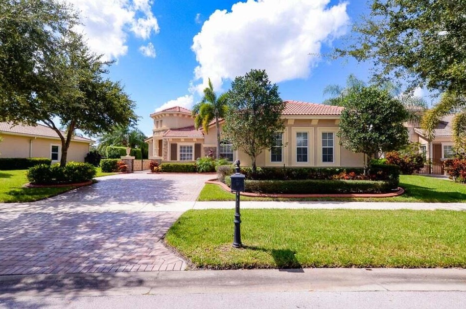 9895 Sw Nuova Way, Fort Pierce, FL 34986