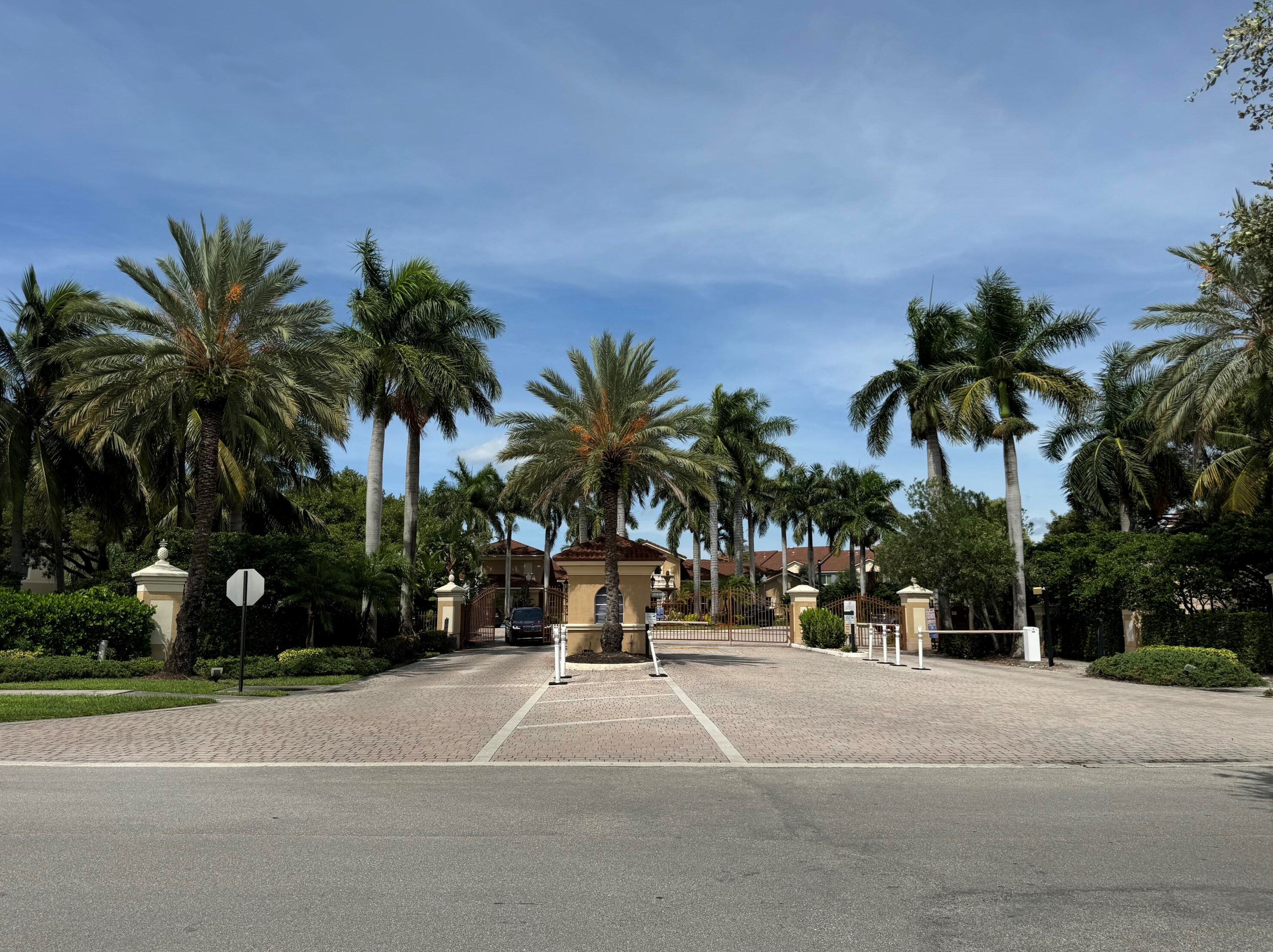 719 Villa Cir #719, Boynton Beach, FL 33435