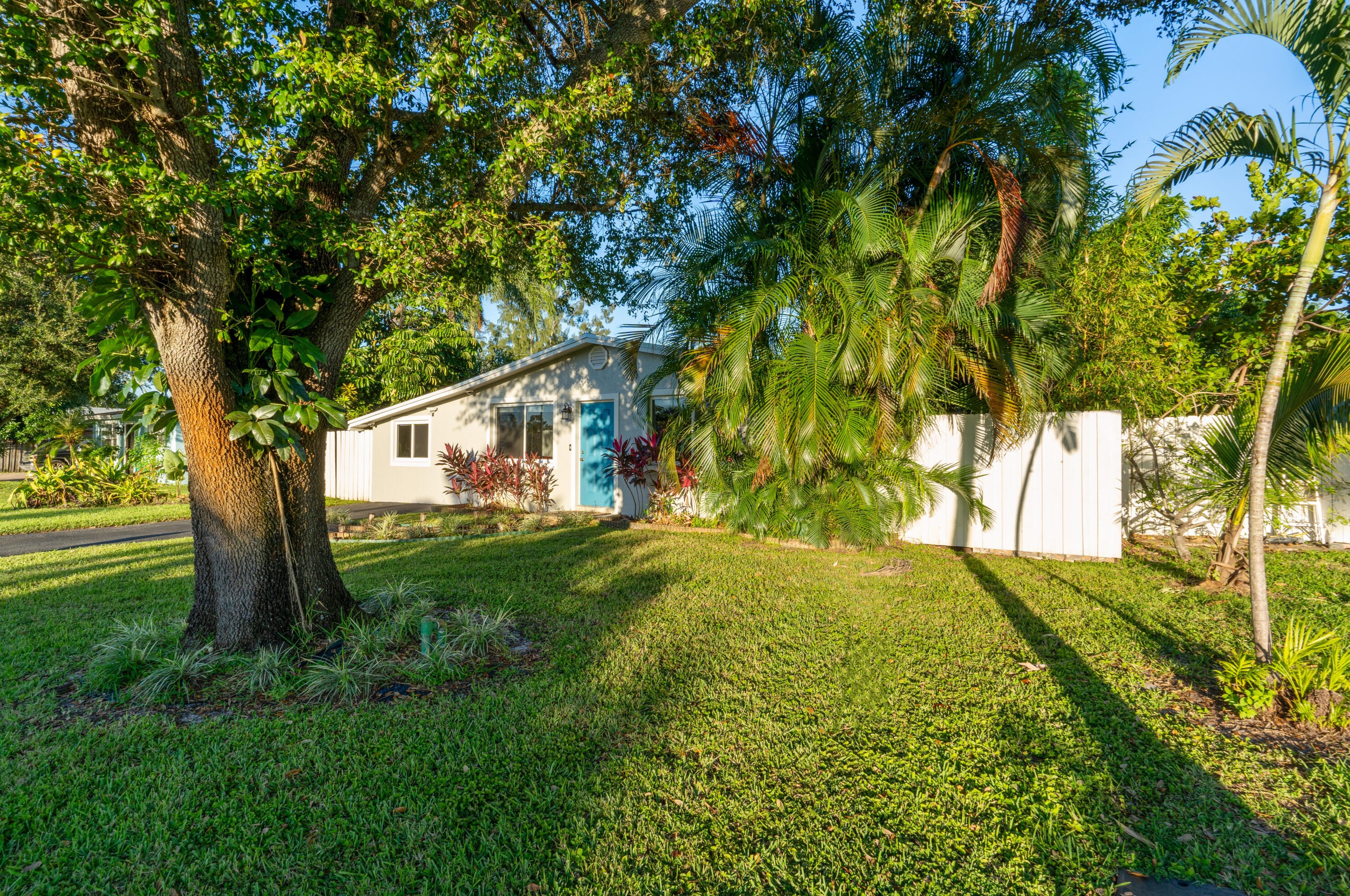 3648 Laurette Ln, Lake Worth, FL 33461
