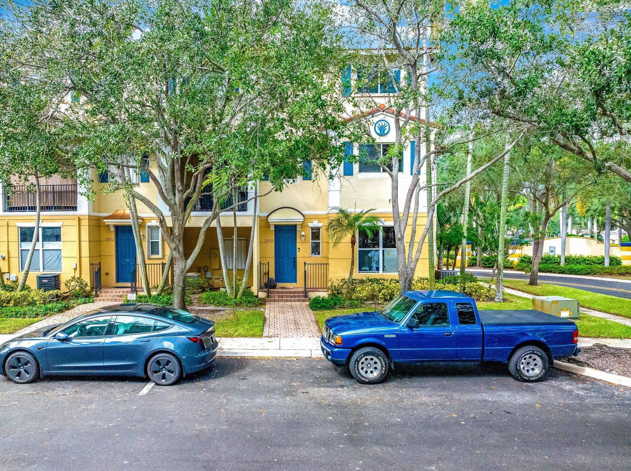 2850 Oasis Dr, Boynton Beach FL  33426-8665 exterior