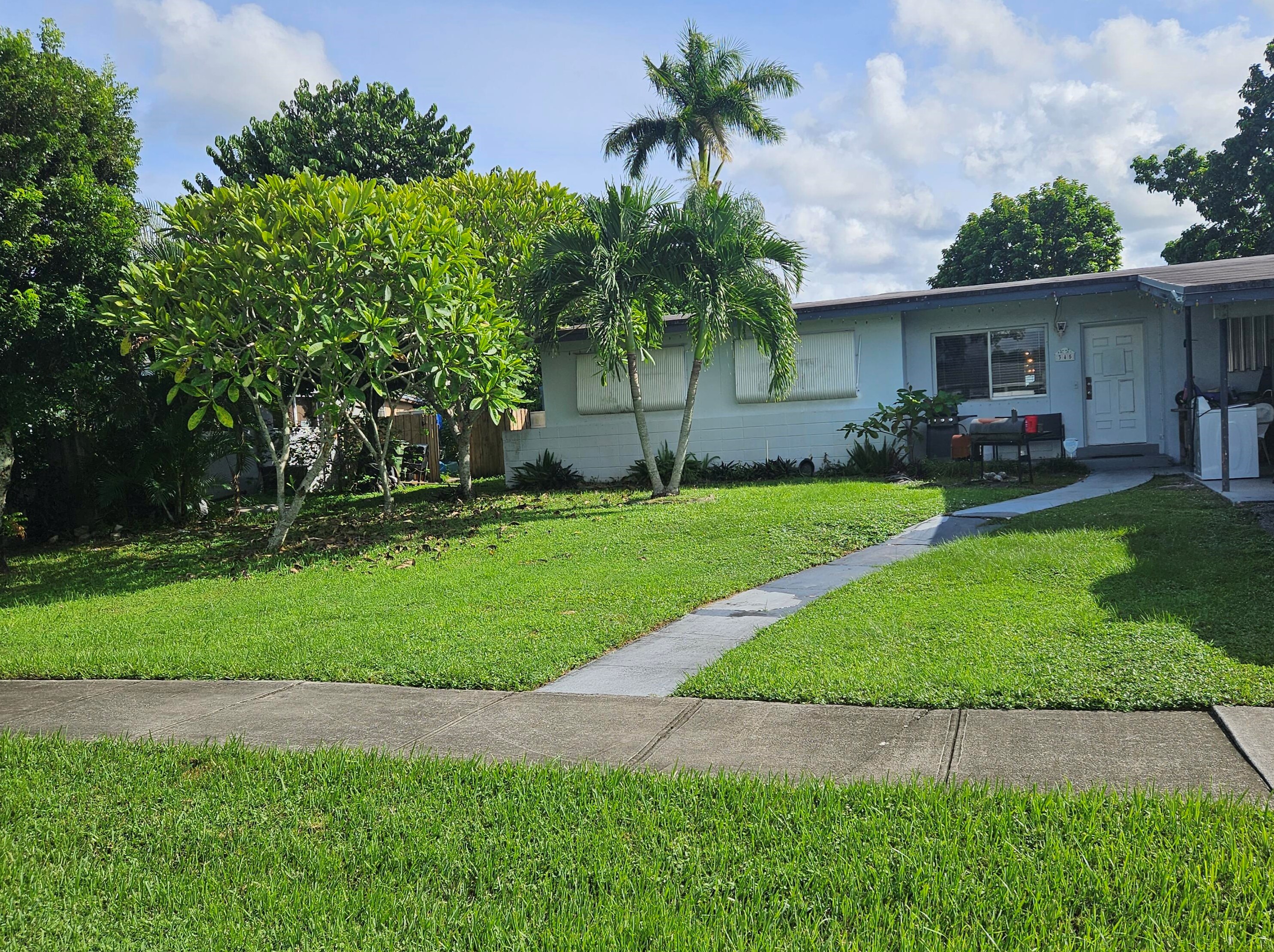 345 Pinehurst Rd, Lake Worth, FL 33461