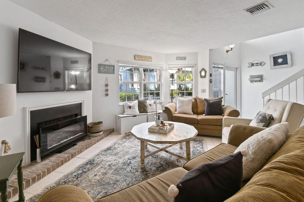 719 Ocean Dunes Cir, Jupiter, FL 33477
