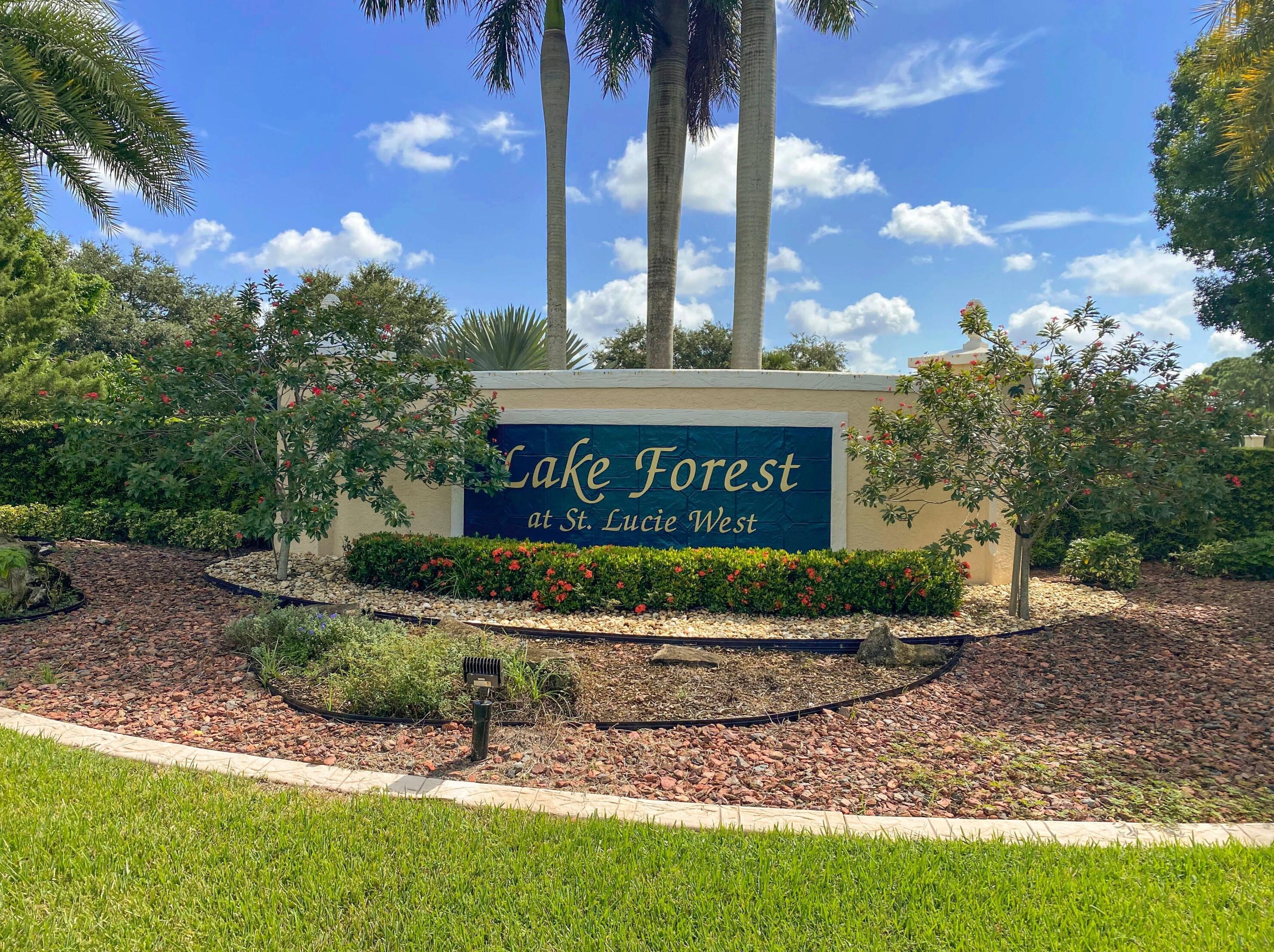 556 Indian Key Dr, Fort Pierce FL  34986-2051 exterior