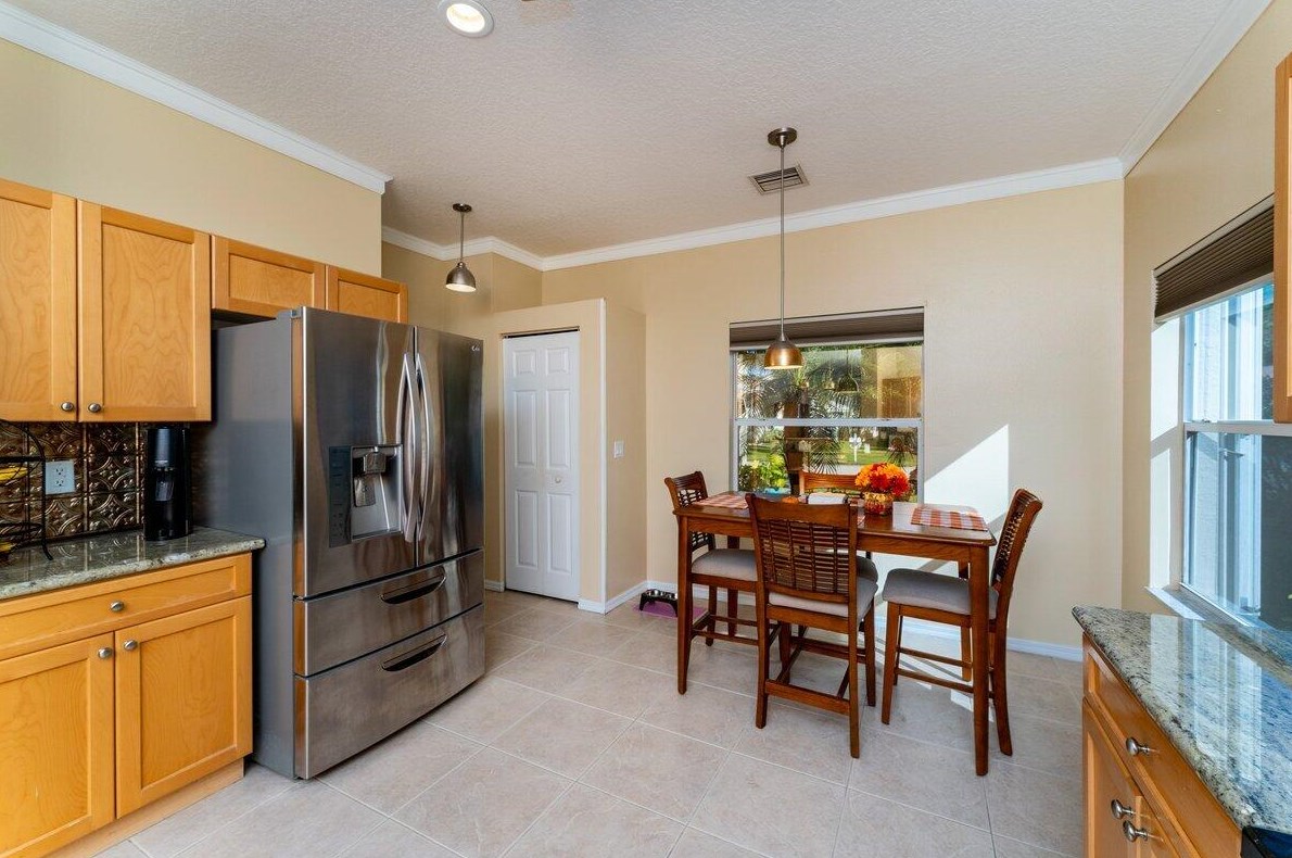 556 Indian Key Dr, Fort Pierce FL  34986-2051 exterior