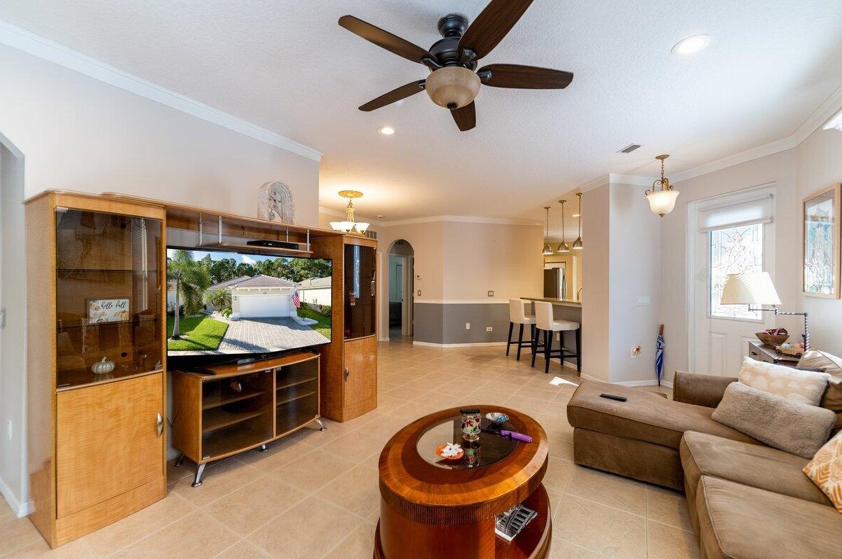 556 Indian Key Dr, Fort Pierce FL  34986-2051 exterior