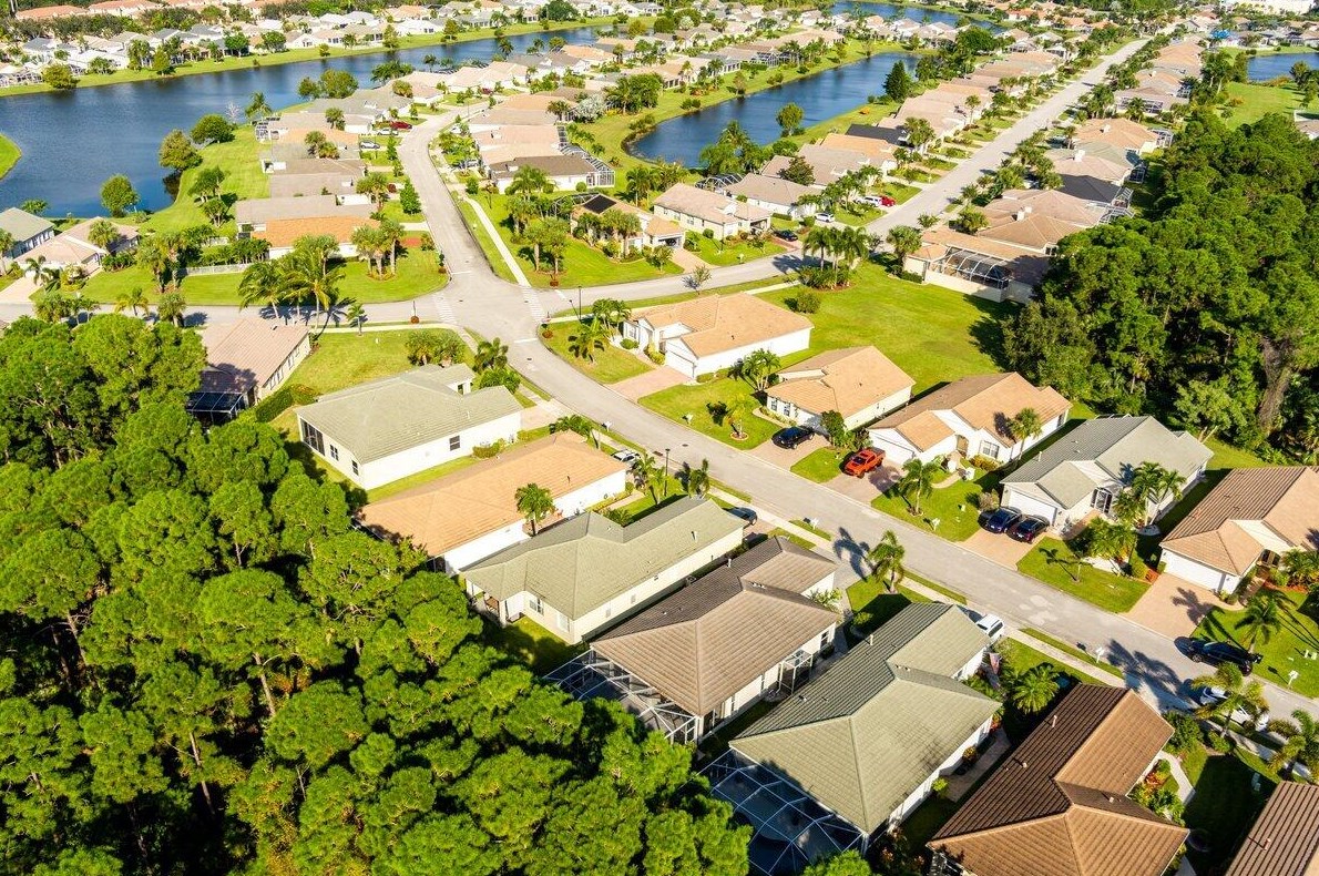 556 Indian Key Dr, Fort Pierce FL  34986-2051 exterior