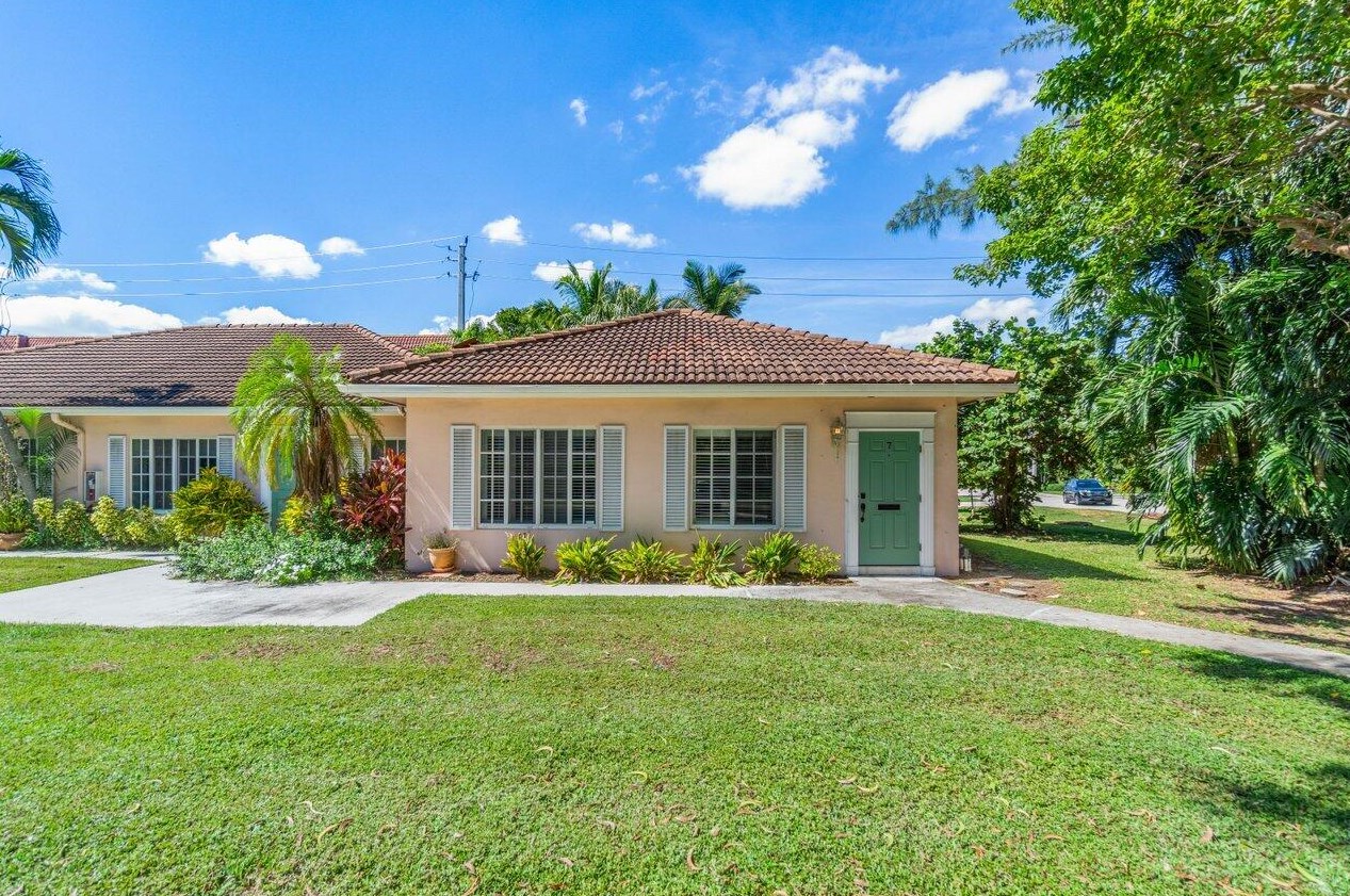 770 E Camino Real Apt 7, Boca Raton, FL 33432
