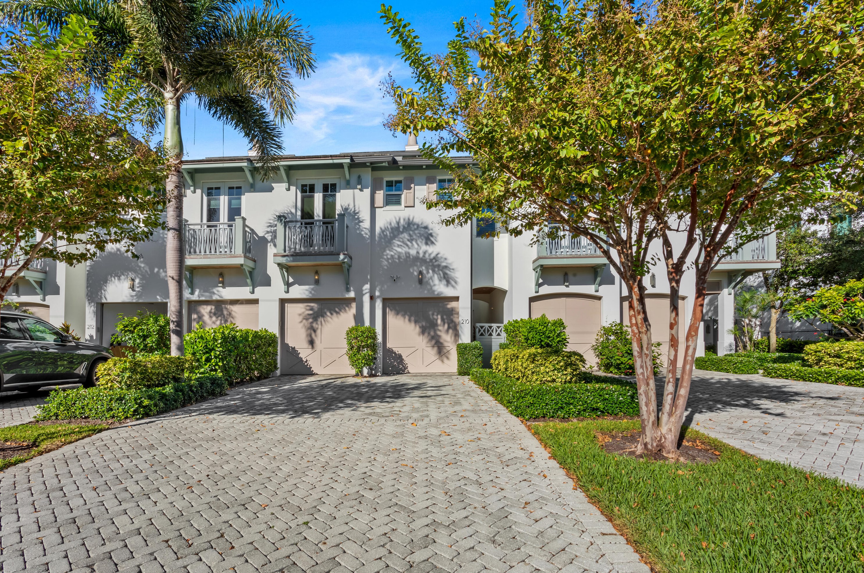 210 Venetian Dr, Delray Beach, FL 33483
