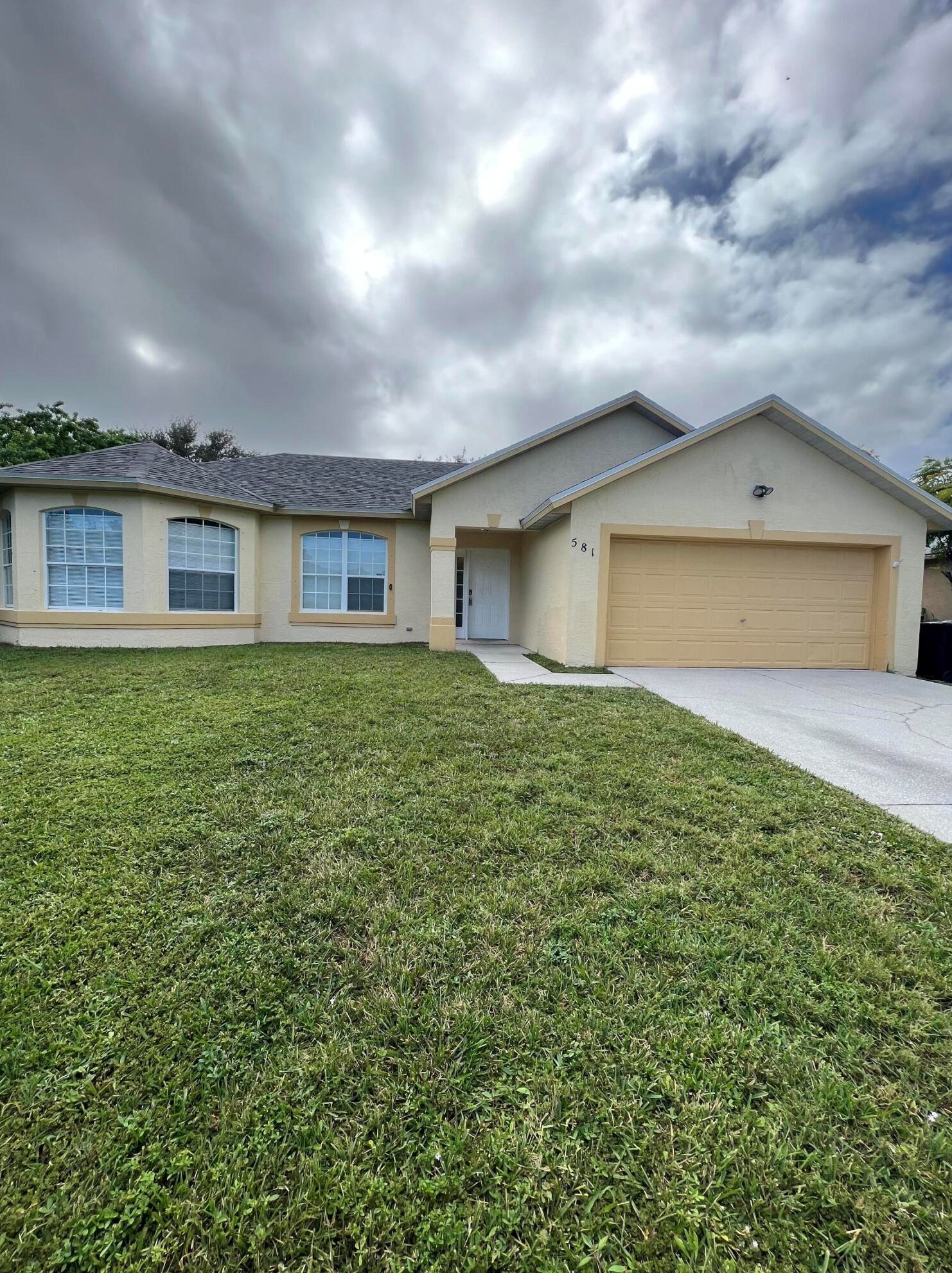 581 Sw Homeland Rd, Fort Pierce, FL 34953