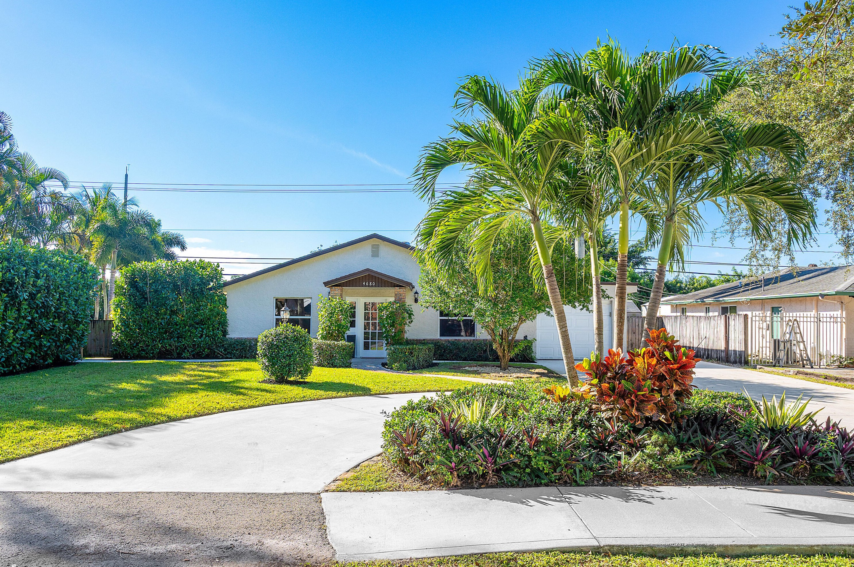 4680 Dolphin Dr, Lake Worth, FL 33463