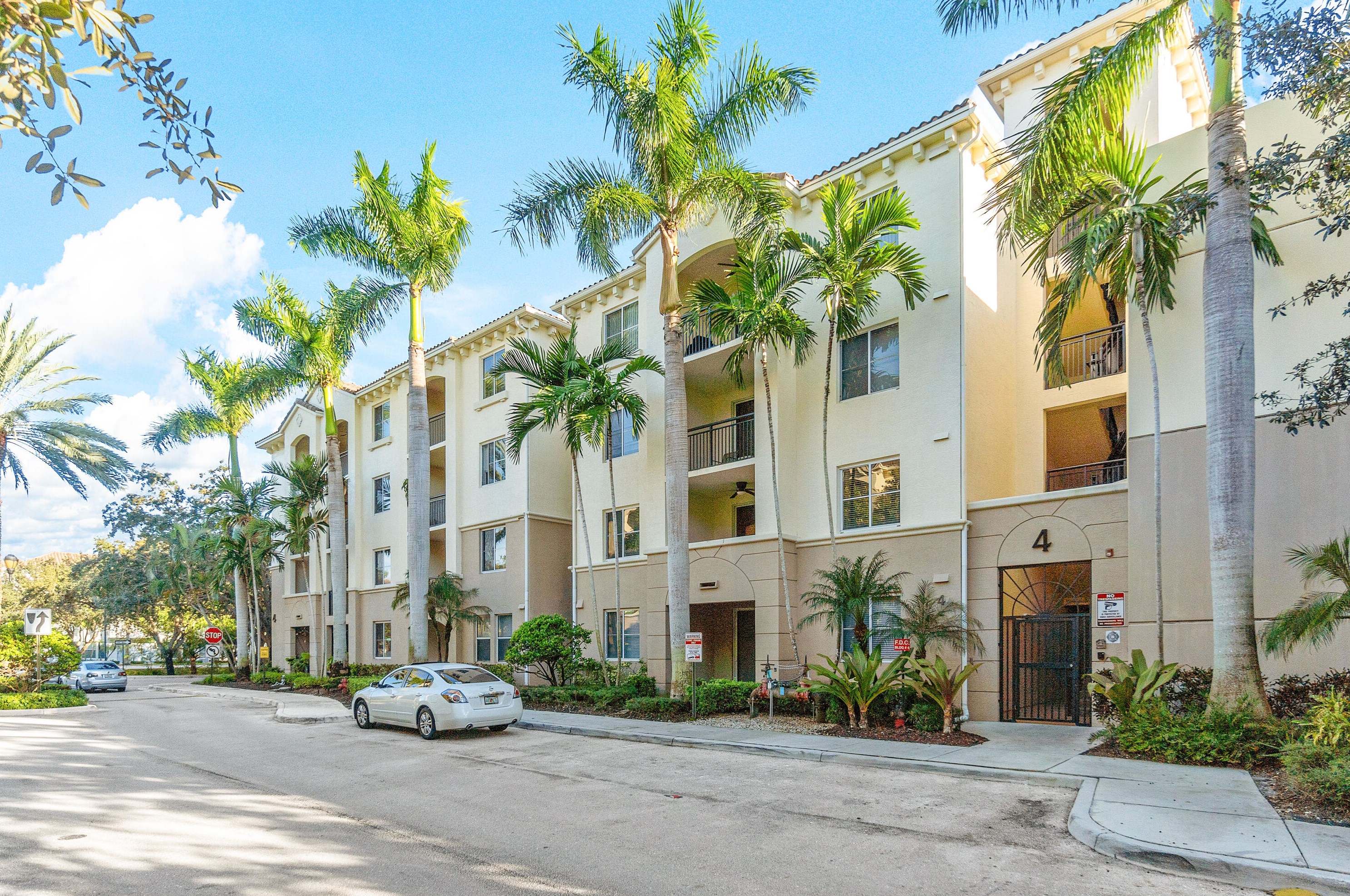 4 Renaissance Way #212, Boynton Beach, FL 33426