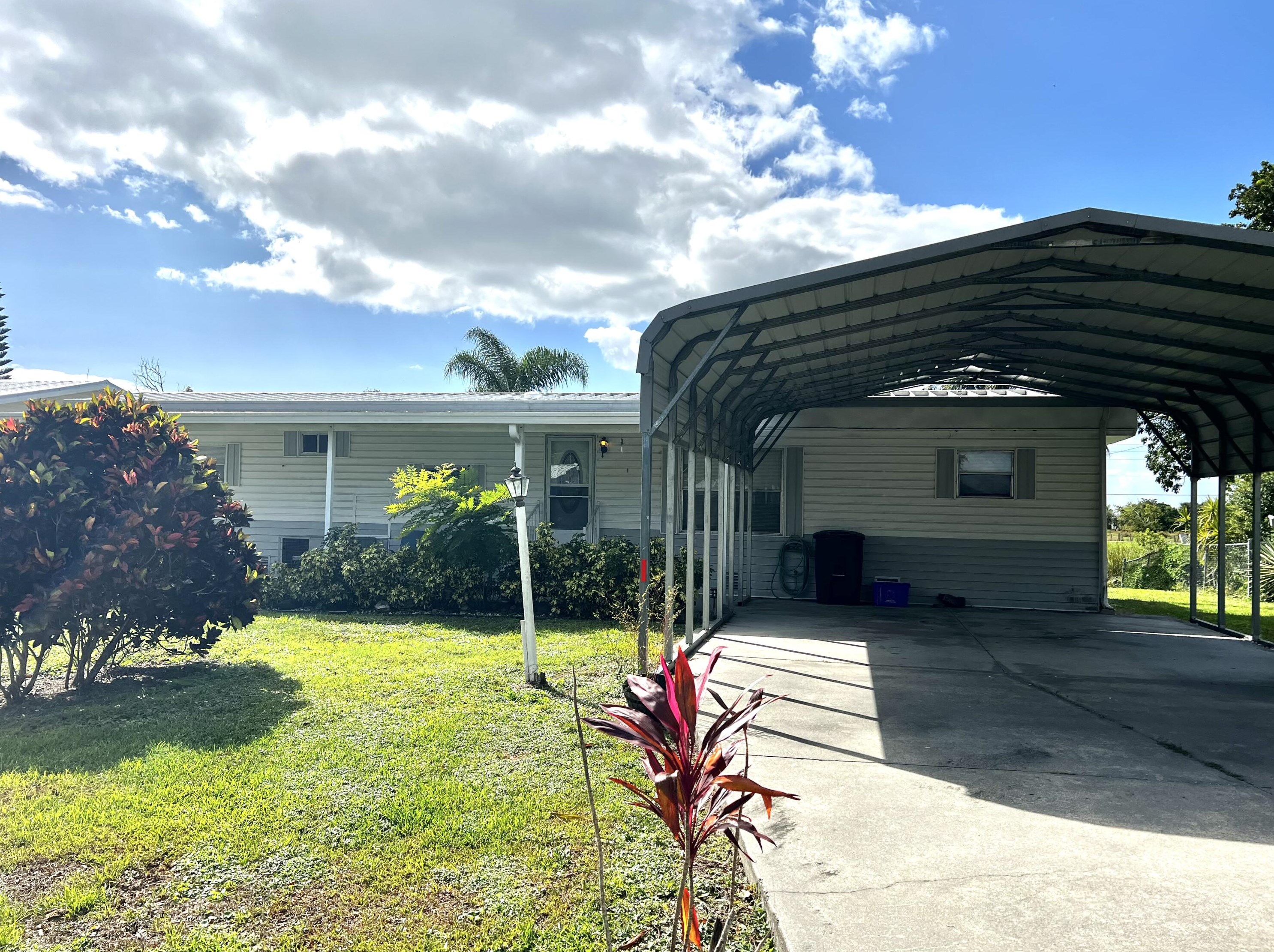3701 19th Ter, Okeechobee FL  34974-7070 exterior