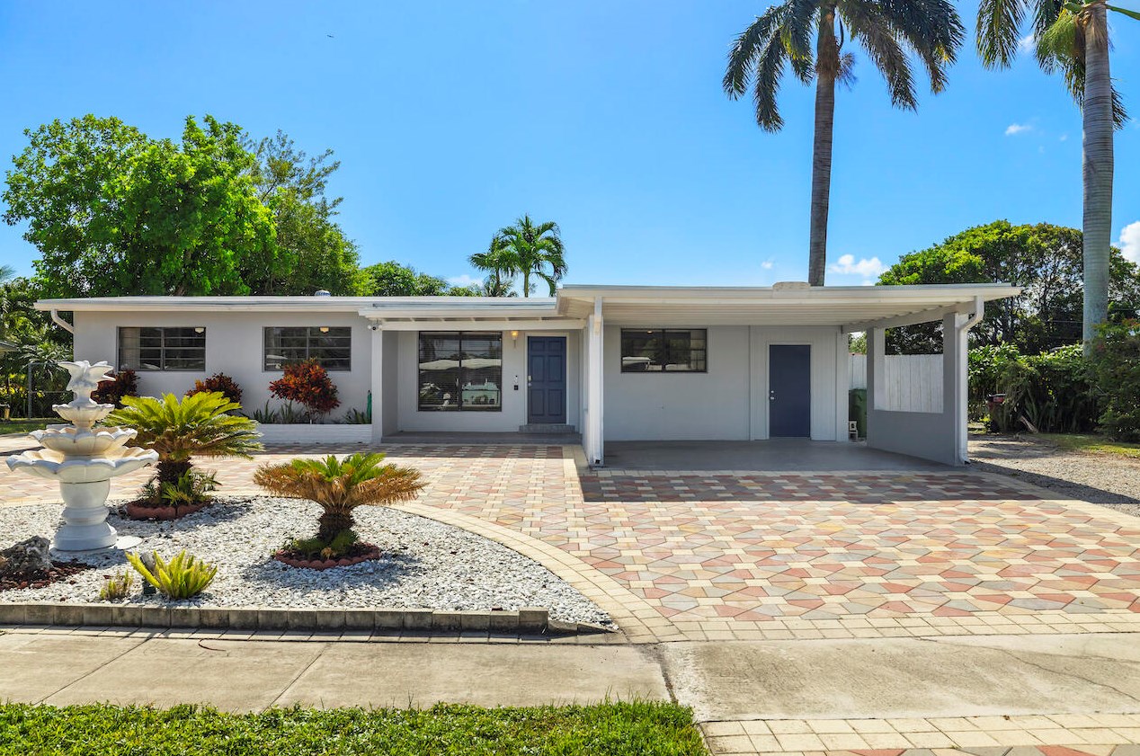 325 Ponte Vedra Rd, Lake Worth, FL 33461