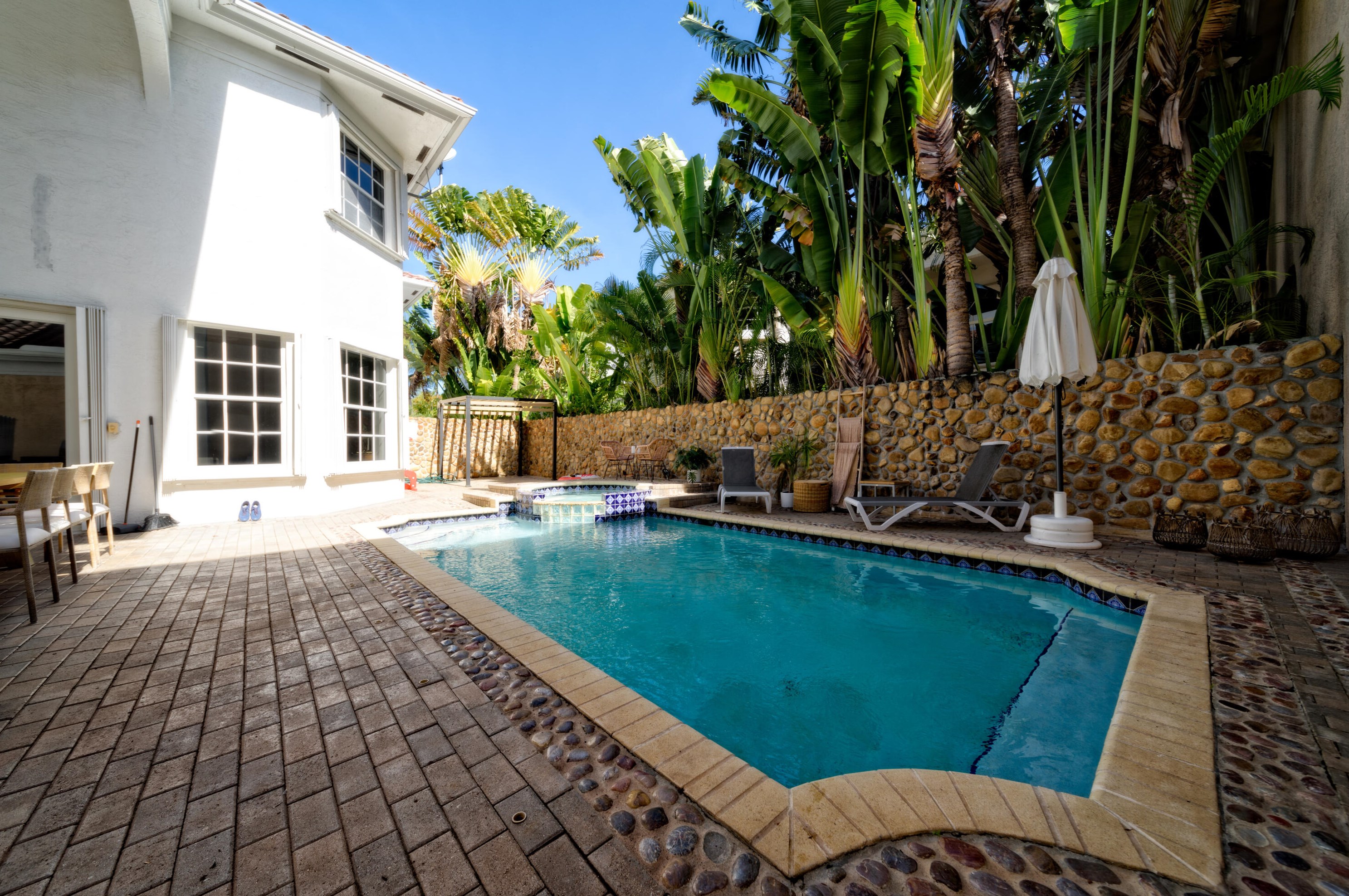 19435 39 Ave, Miami FL  33160-2273 exterior