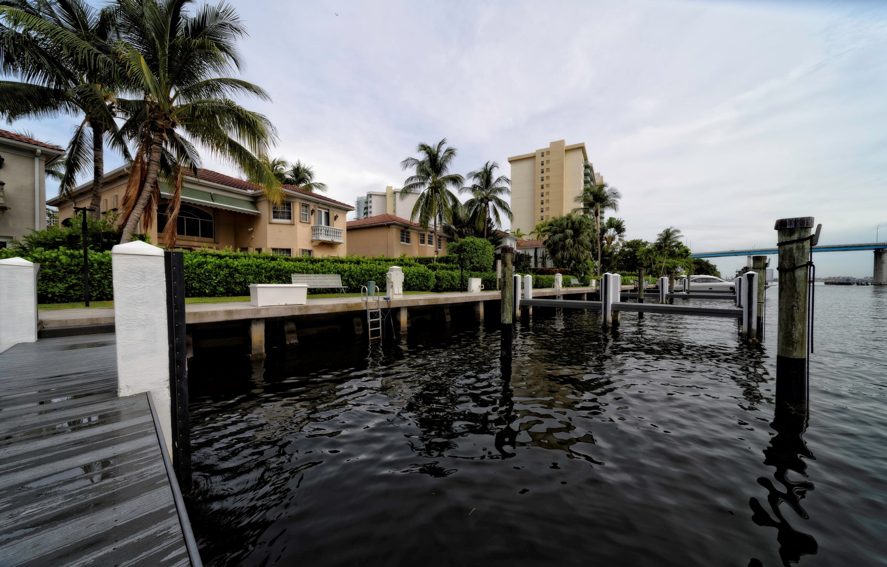19435 39 Ave, Miami FL  33160-2273 exterior