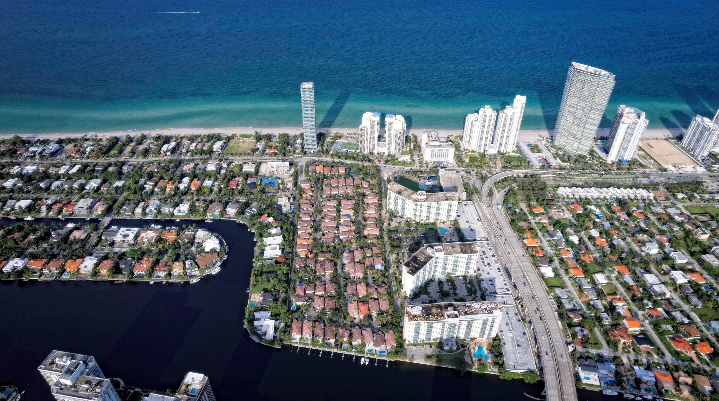19435 39 Ave, Miami FL  33160-2273 exterior