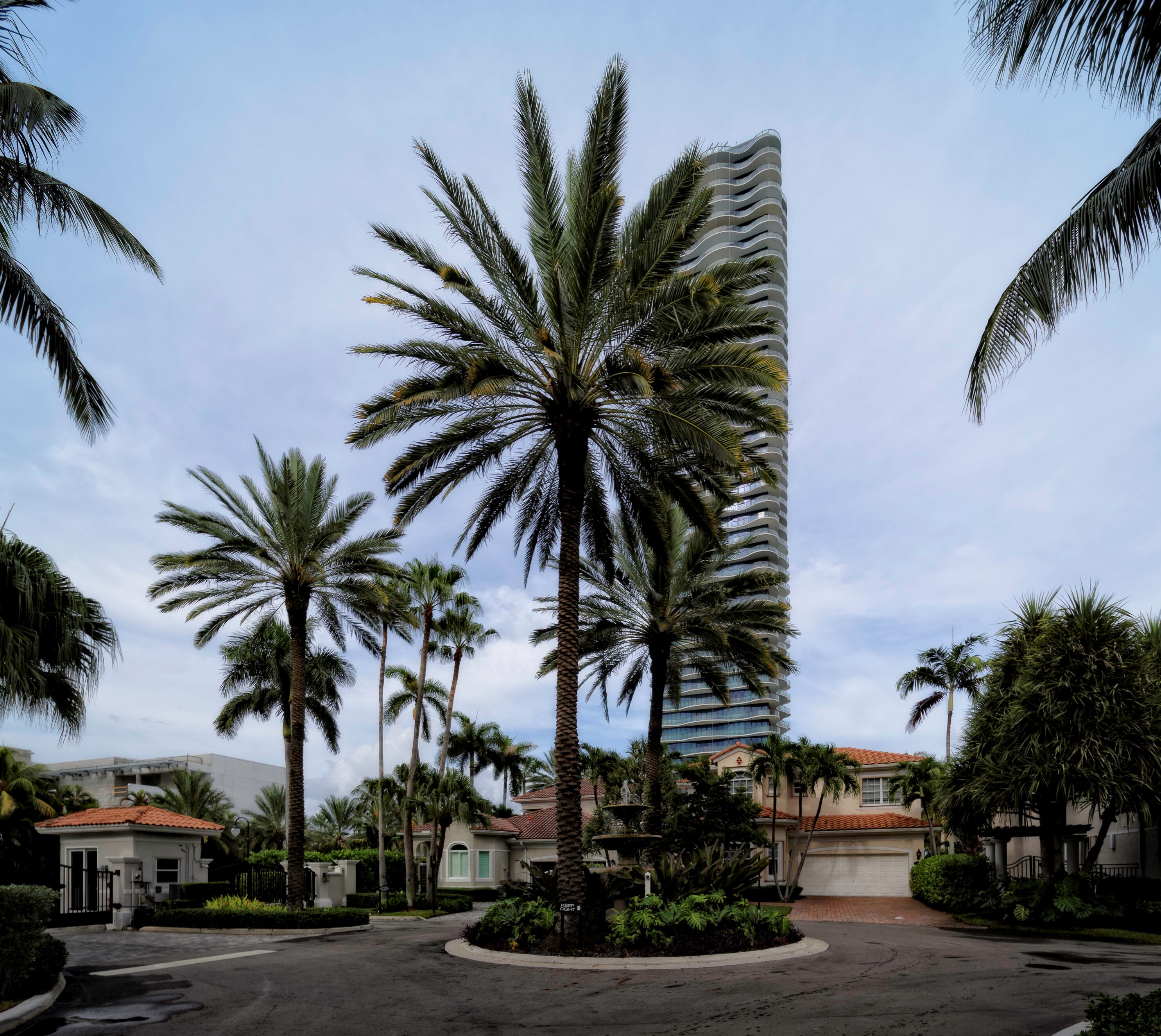 19435 39 Ave, Miami FL  33160-2273 exterior
