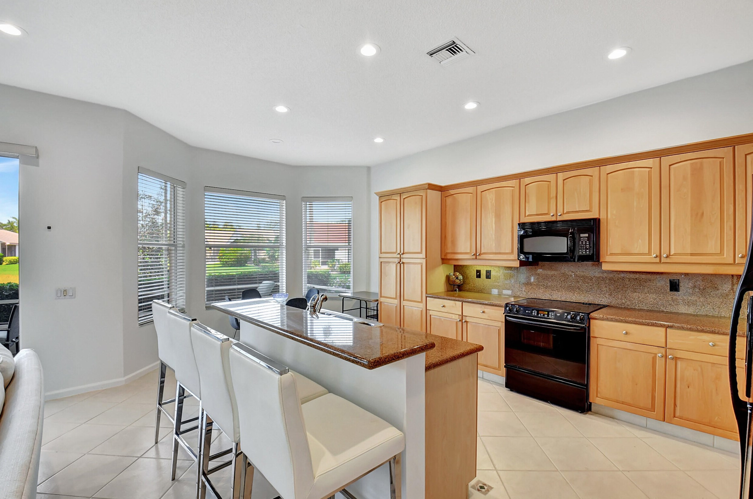 6635 Bali Hai Dr, Boynton Beach FL 33437-7046 exterior