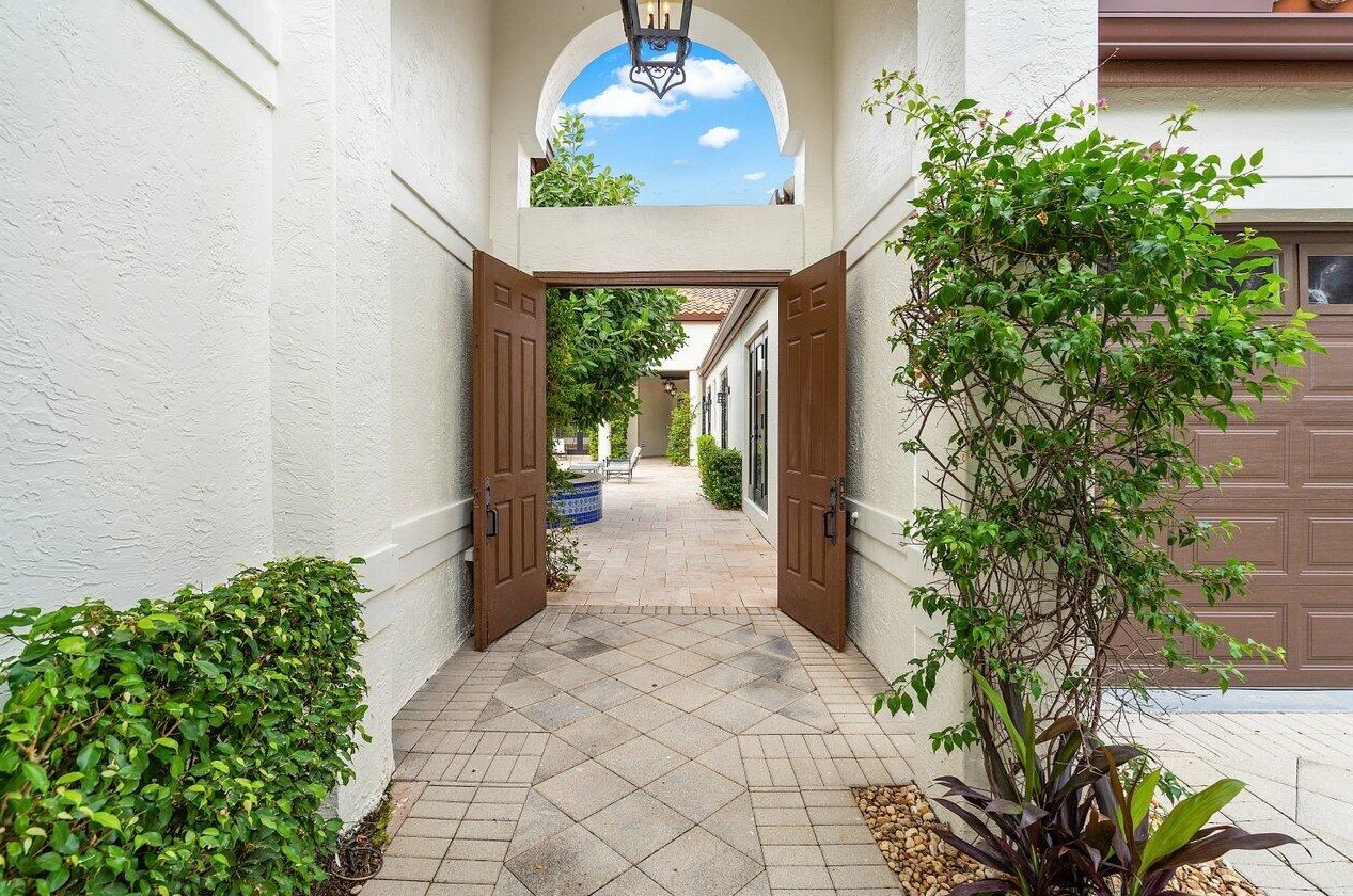 3589 Clubside Cir, Boca Raton, FL 33496-4004