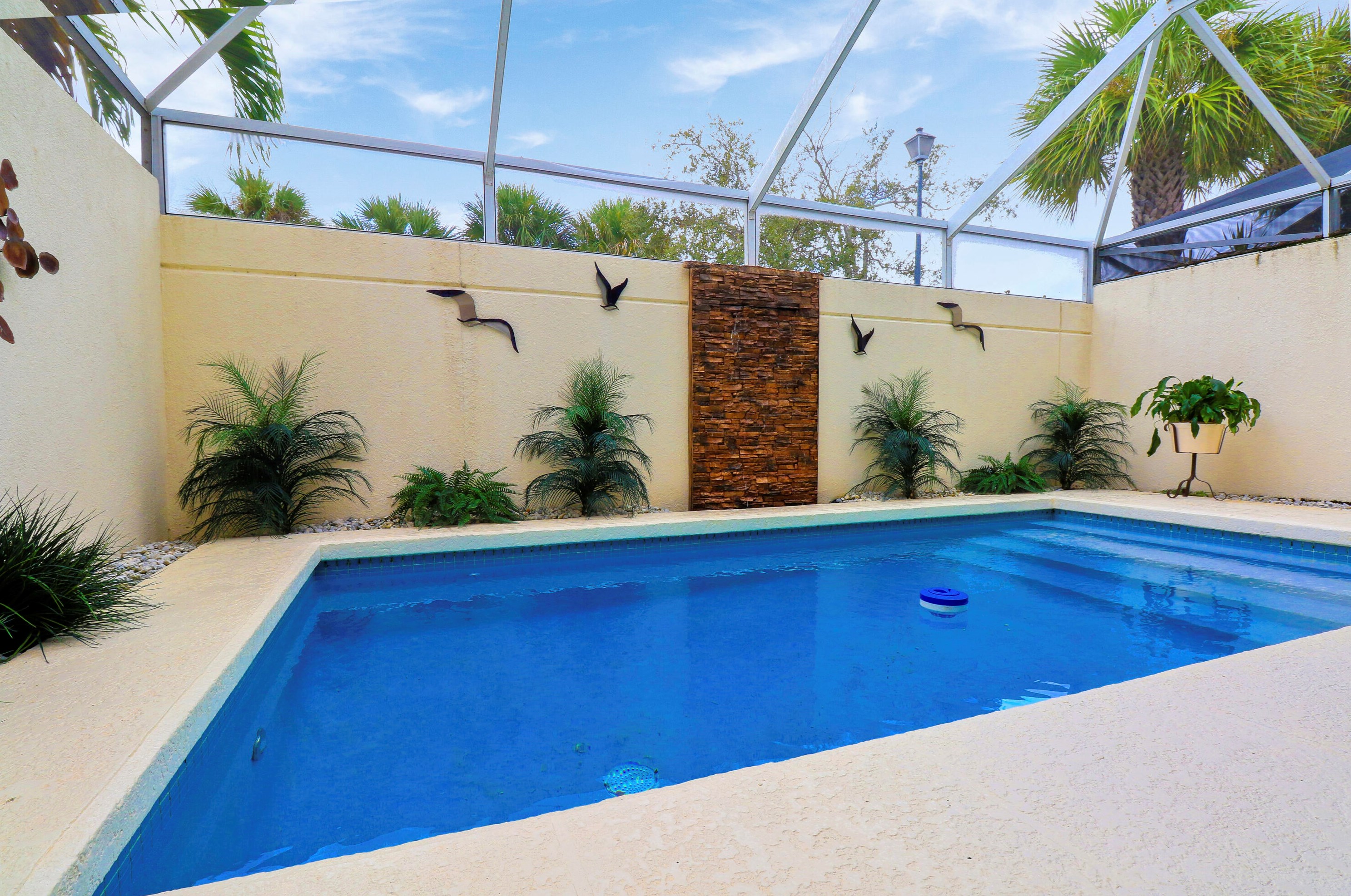32 Laurel Oaks Cir, Jupiter, FL 33469