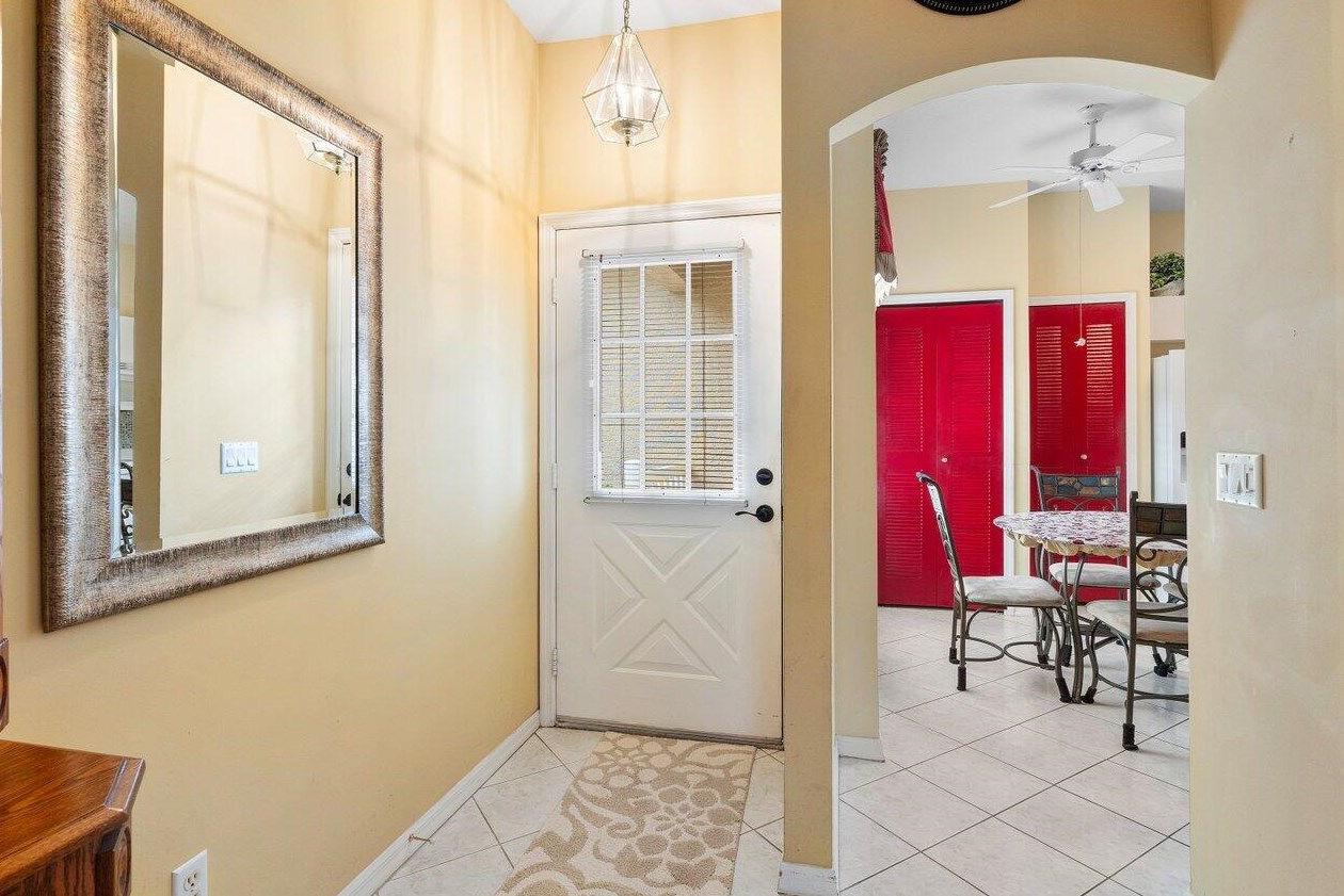 521 Nw San Remo Cir, Fort Pierce, FL 34986