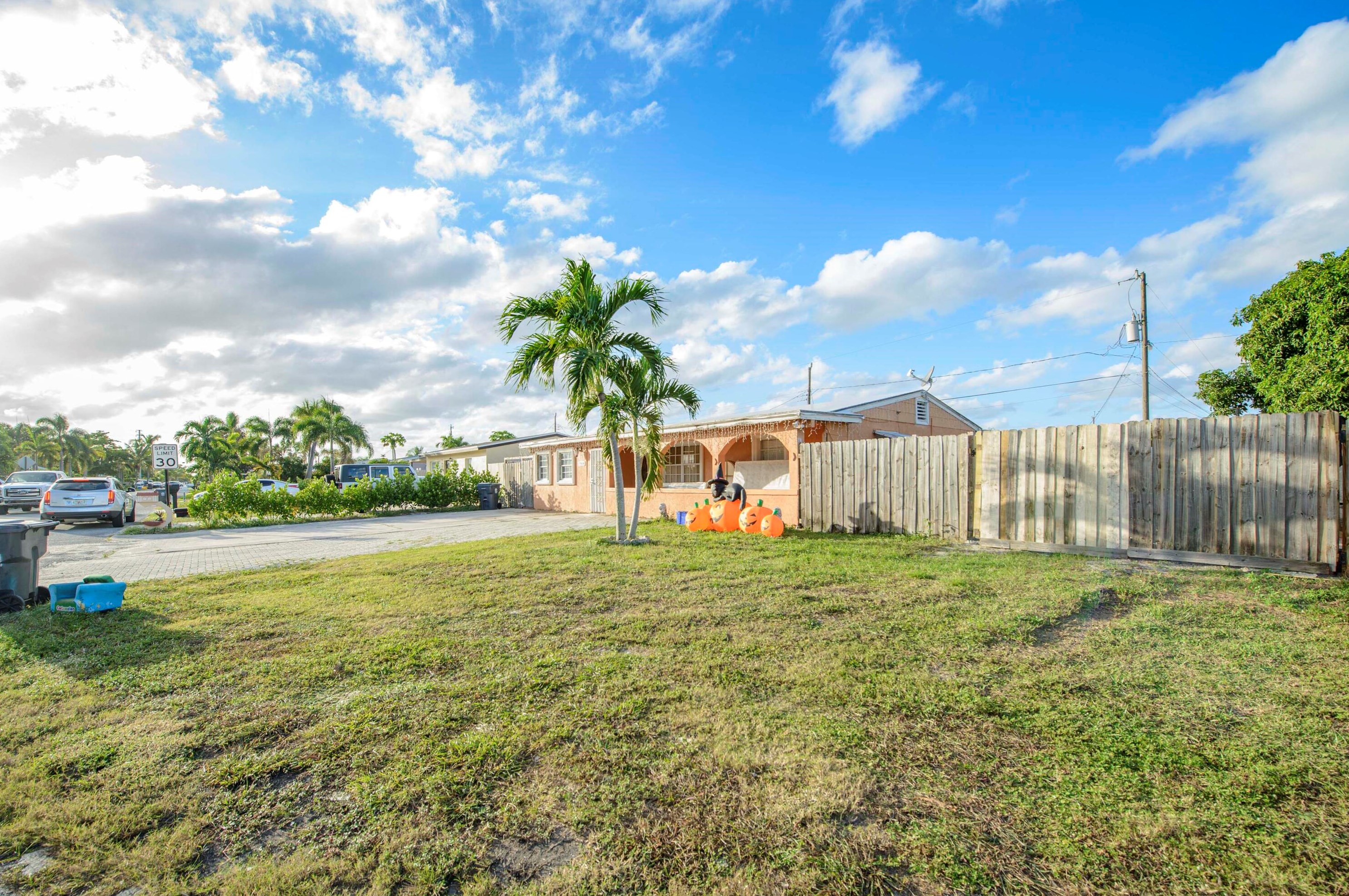 2904 Vassallo Ave, Lake Worth, FL 33461-3747