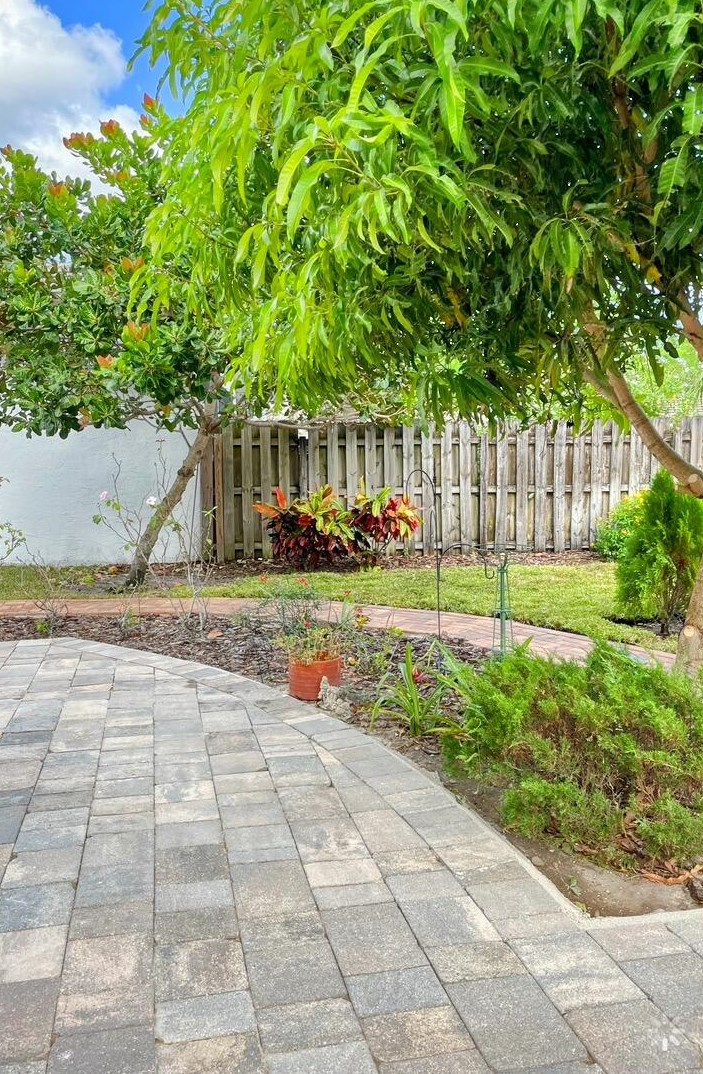 7416 Ansley Dr, Lake Worth FL  33467-7707 exterior