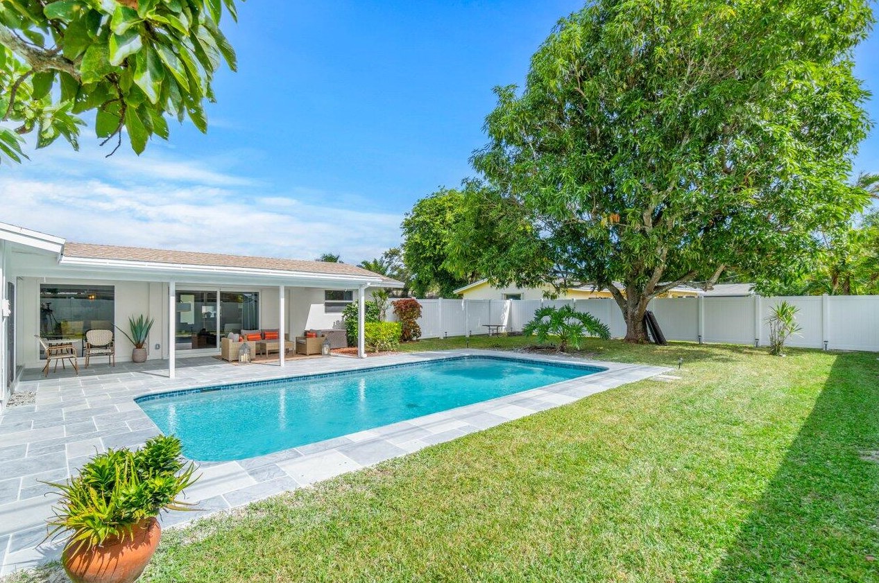 4586 Ellwood Dr, Delray Beach, FL 33445