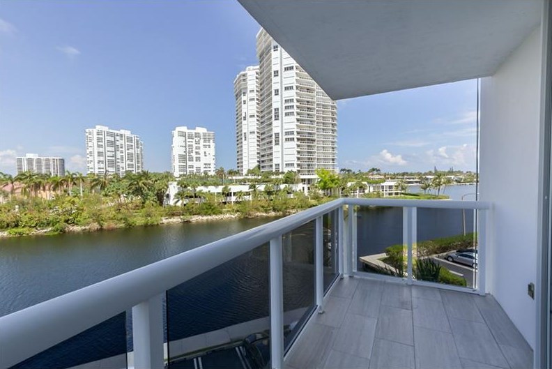 20505 E Country Club Dr Apt 433, Miami, FL 33180