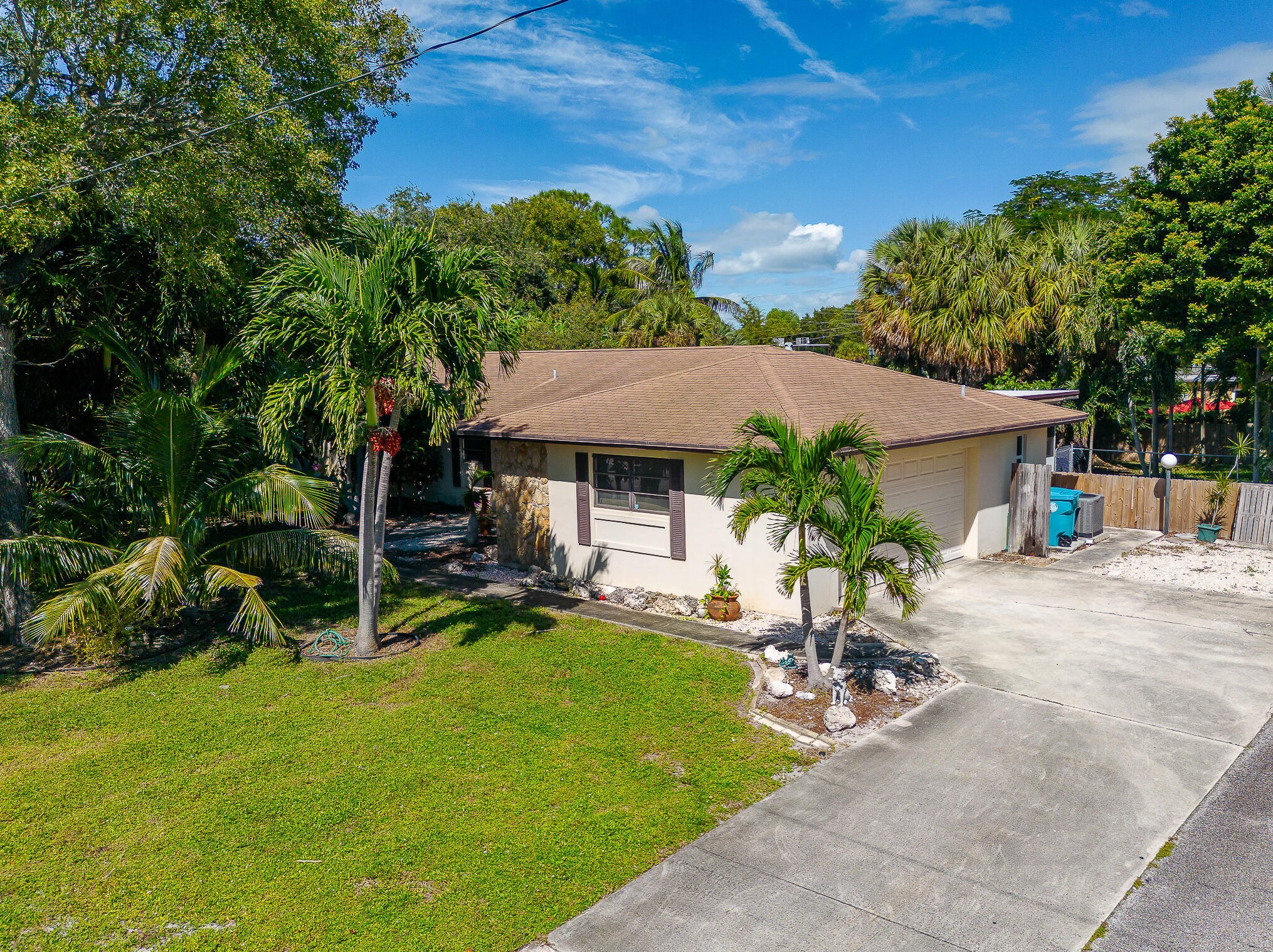 125 26 Ave, Boynton Beach FL 33426-7817 exterior