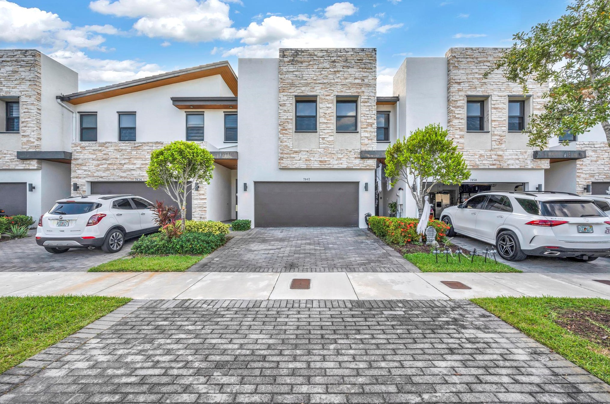 7842 105th Ct, Miami, FL 33178-2976