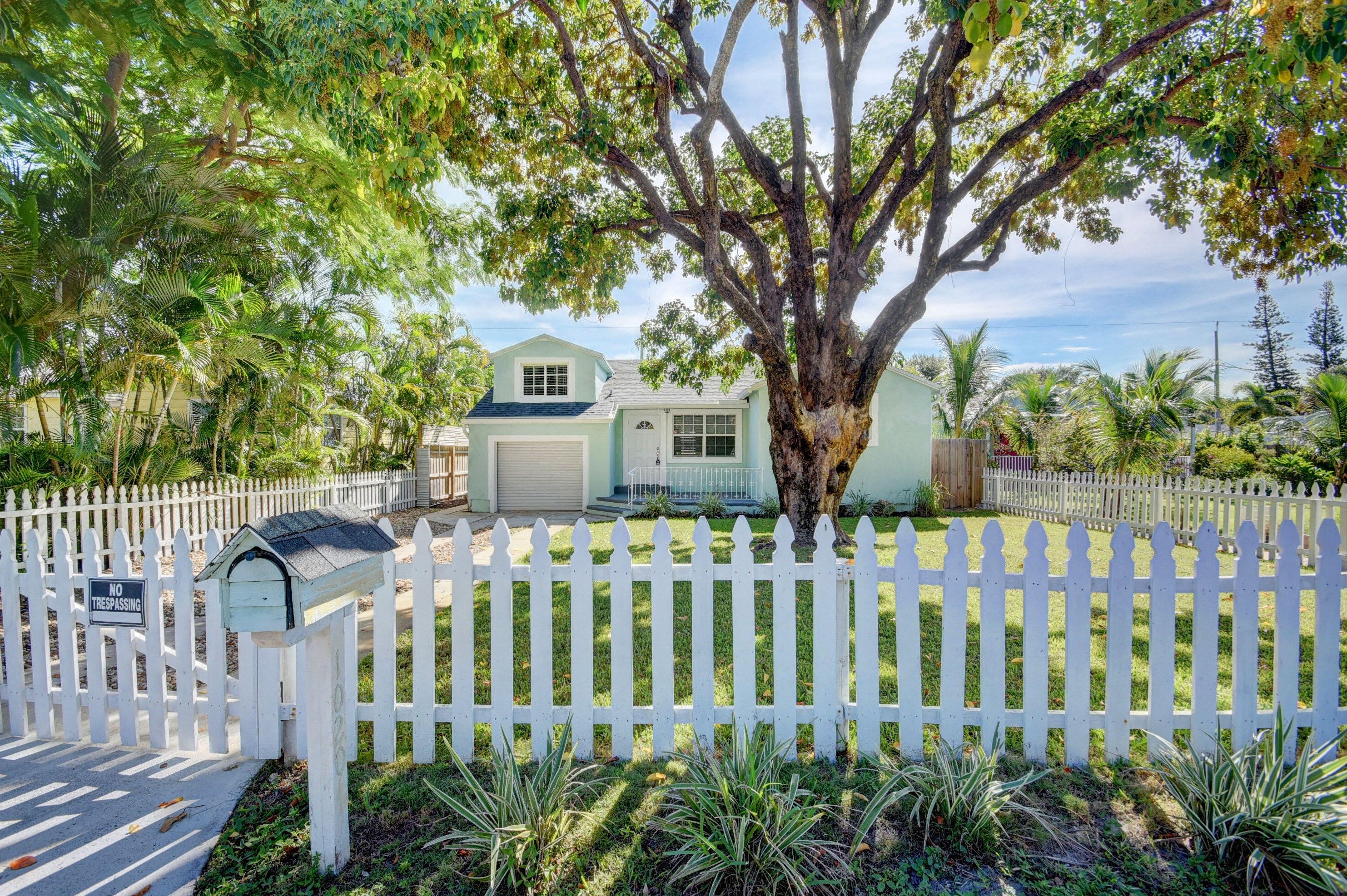 1020 S L St, Lake Worth, FL 33460