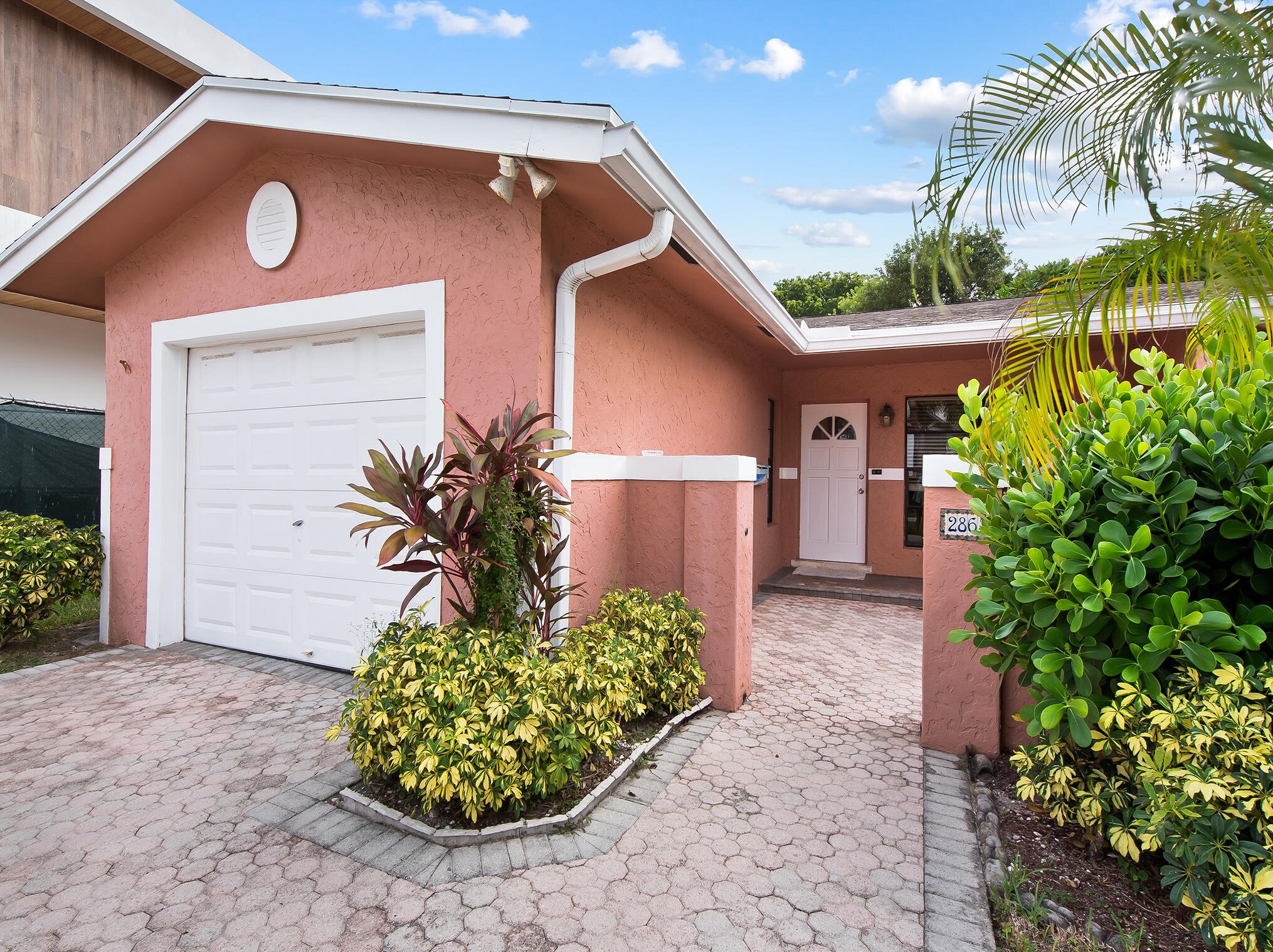 280 Ne Wavecrest Way, Boca Raton, FL 33432