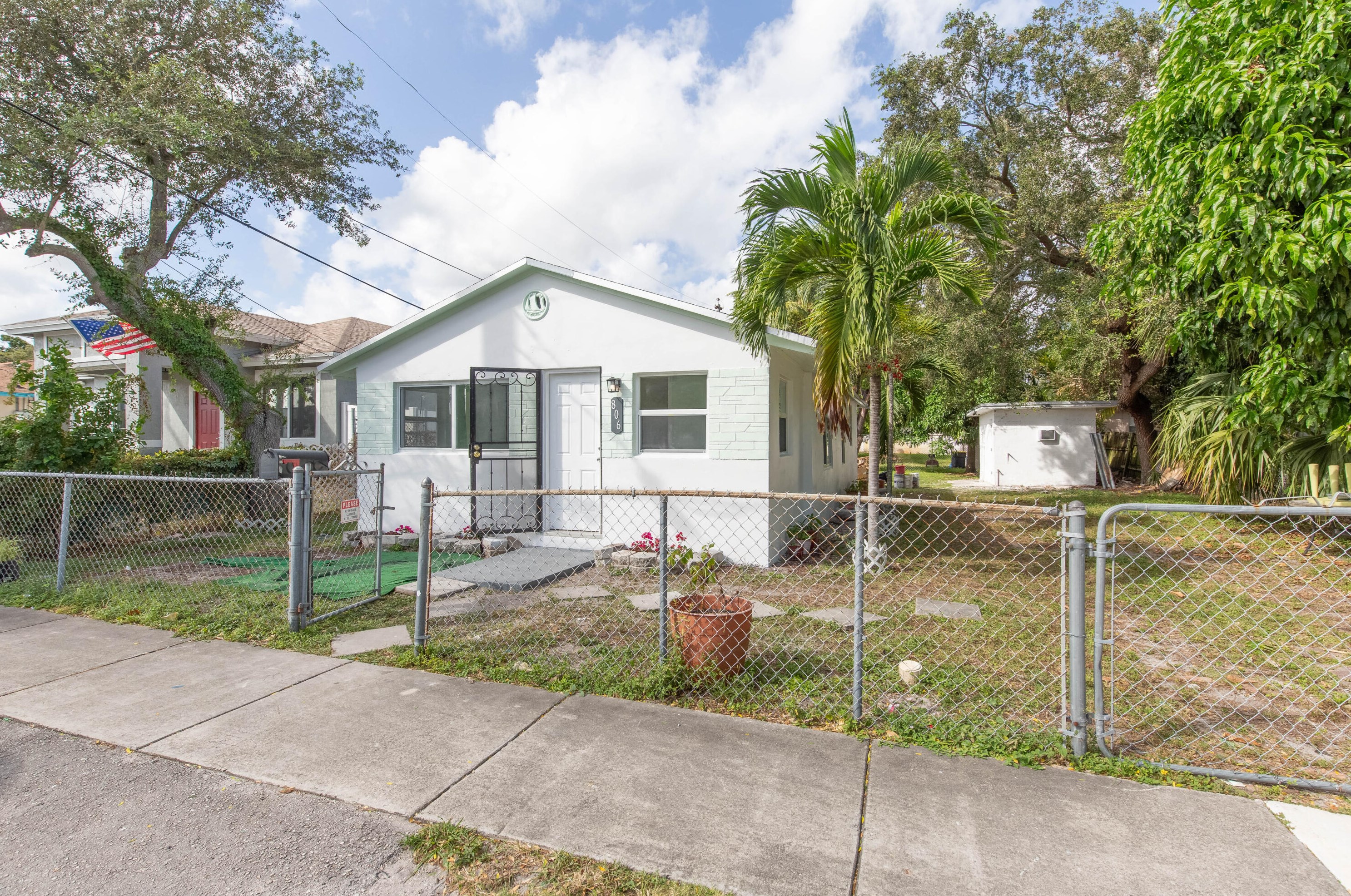 806 Phippen Waiters Rd, Dania Beach, FL 33004