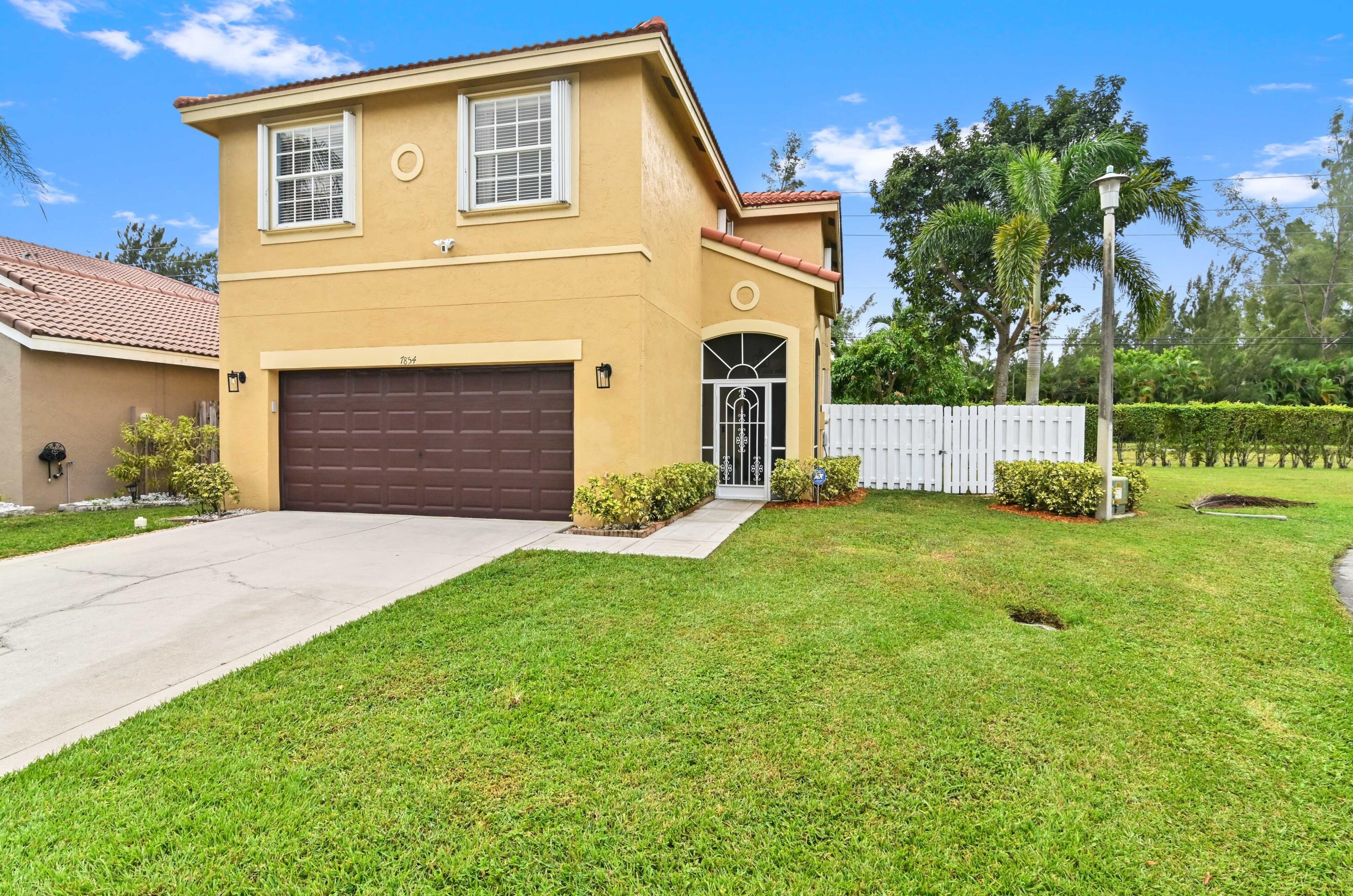 7854 Springfield Lake Dr, Lake Worth, FL 33467
