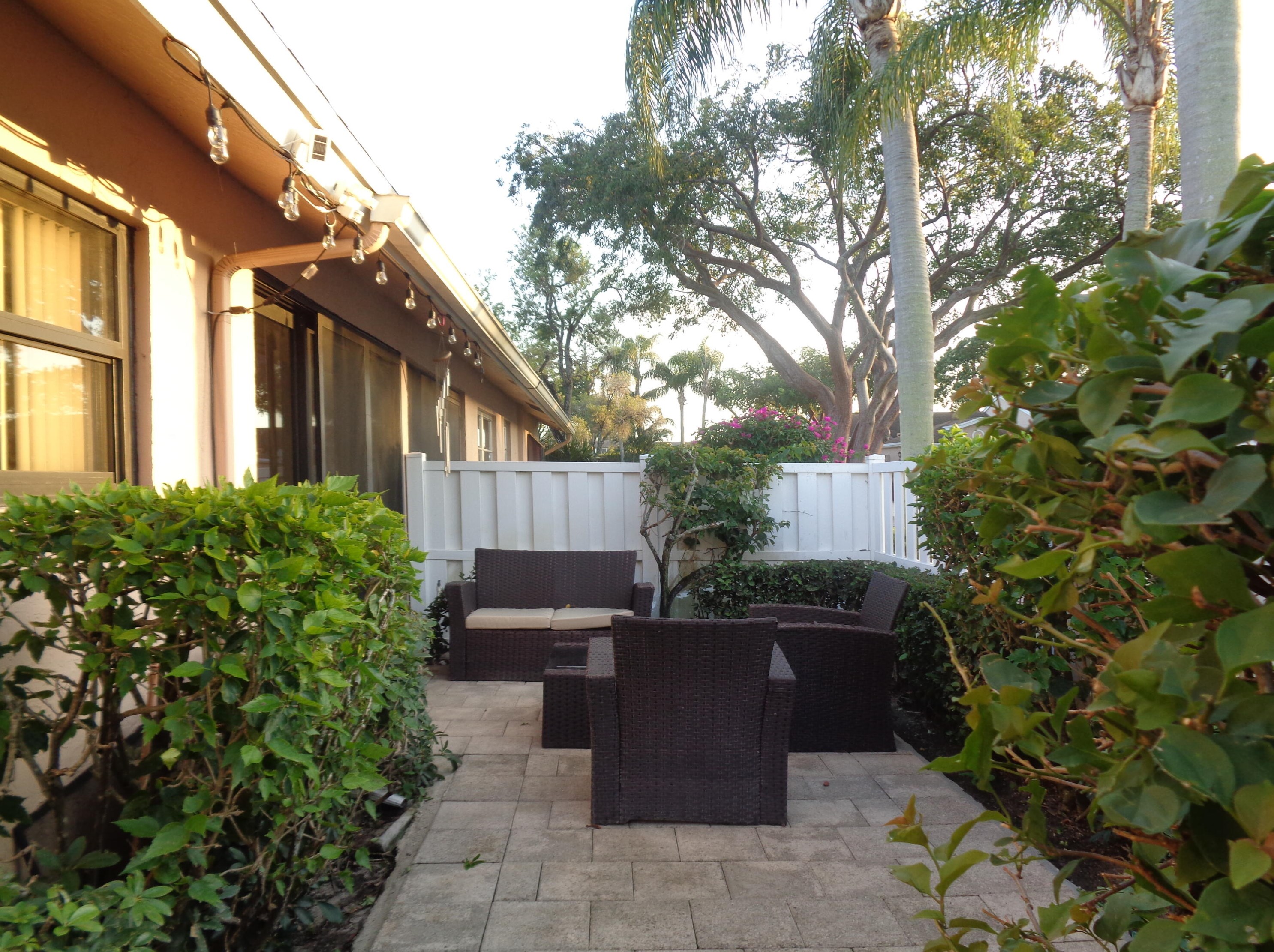 8106 Springtree Rd, Boca Raton, FL 33496-5108