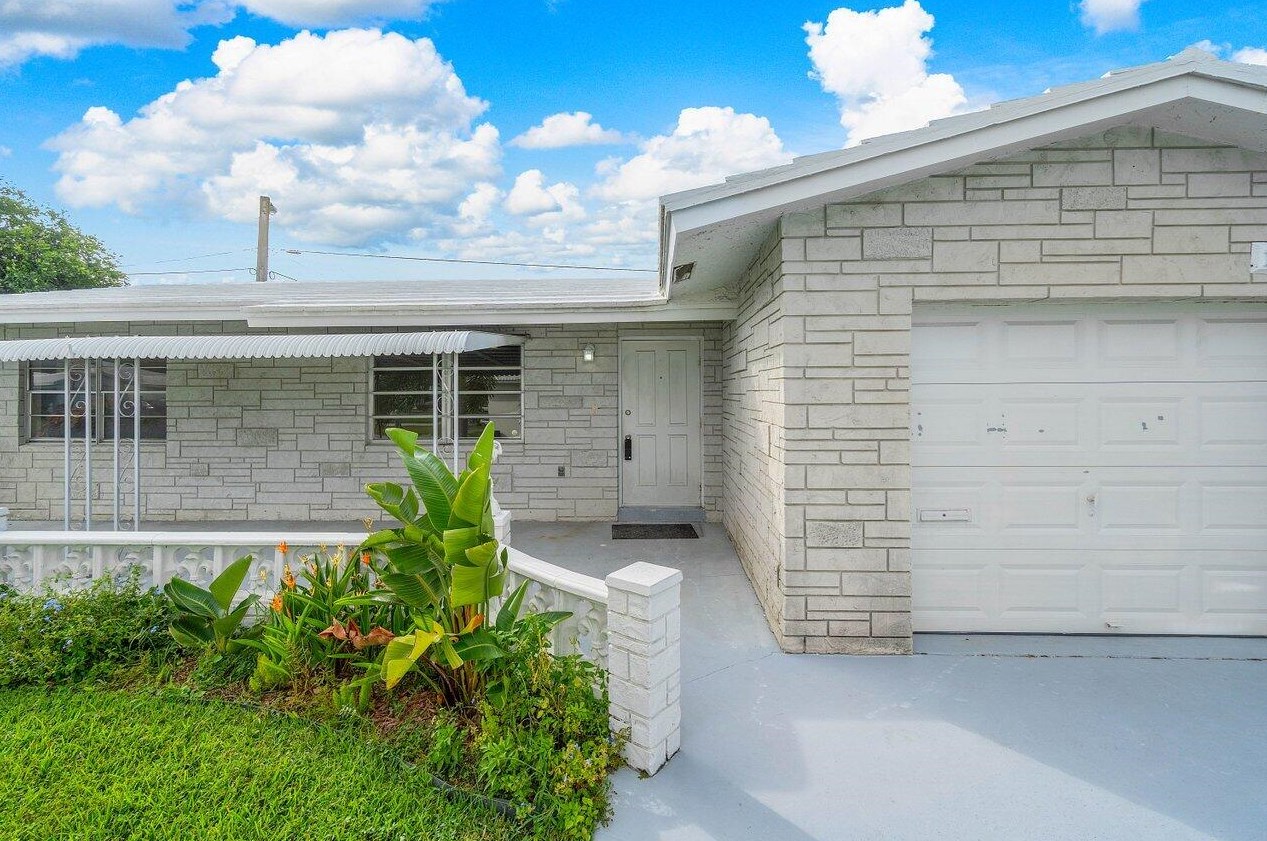 1104 Sw 24th St, Boynton Beach, FL 33426