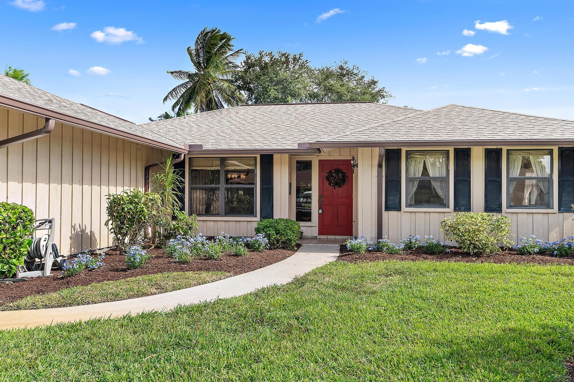7893 Lexington Ave, Hobe Sound, FL 33455-5866