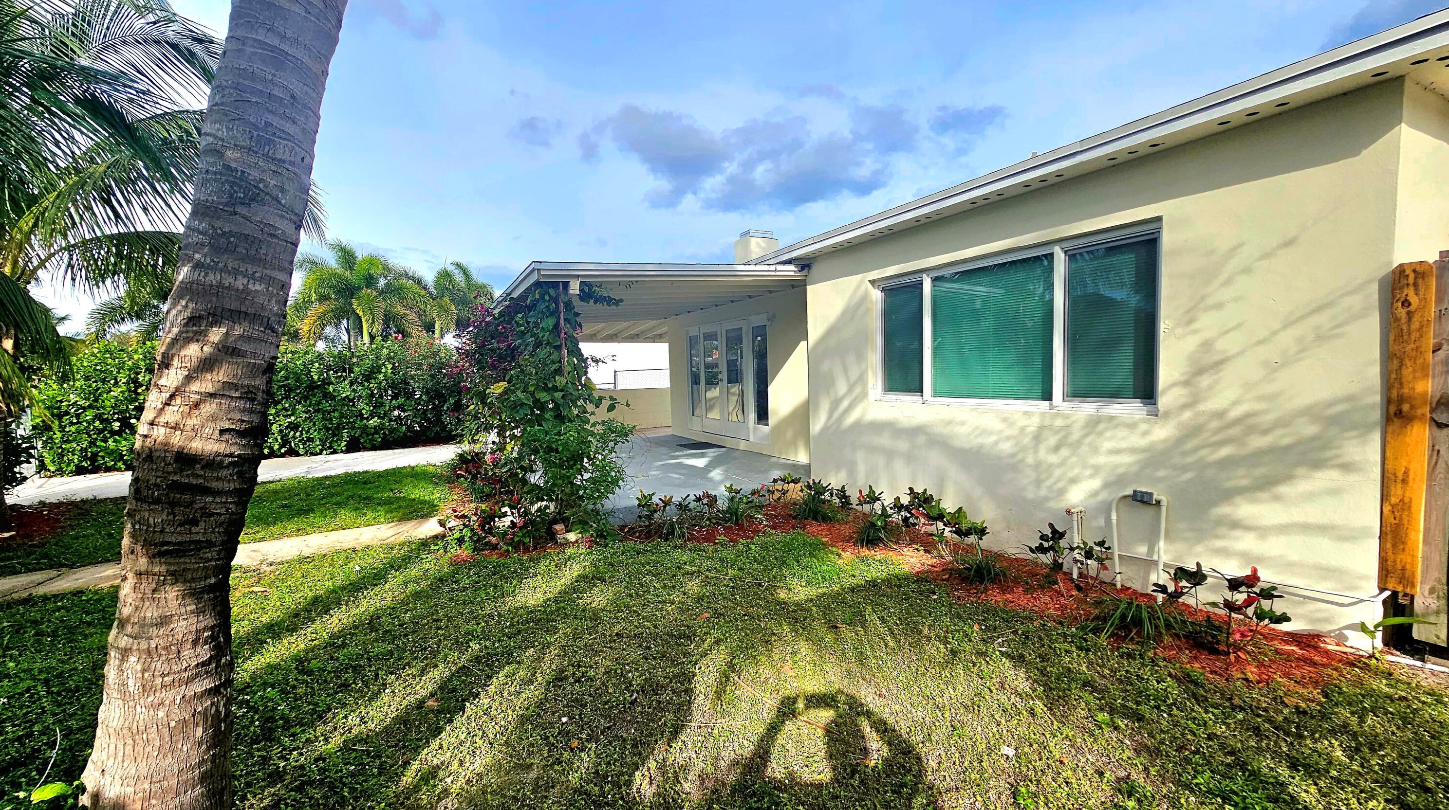 5826 Churchill Cir W, West Palm Beach, FL 33405