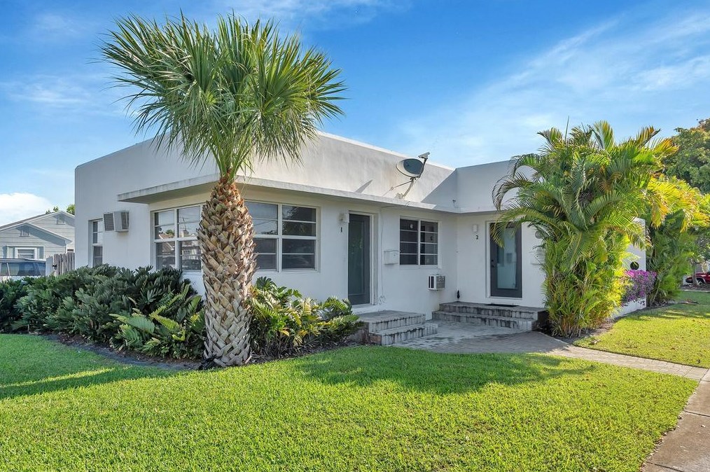 902 N J St, Lake Worth, FL 33460