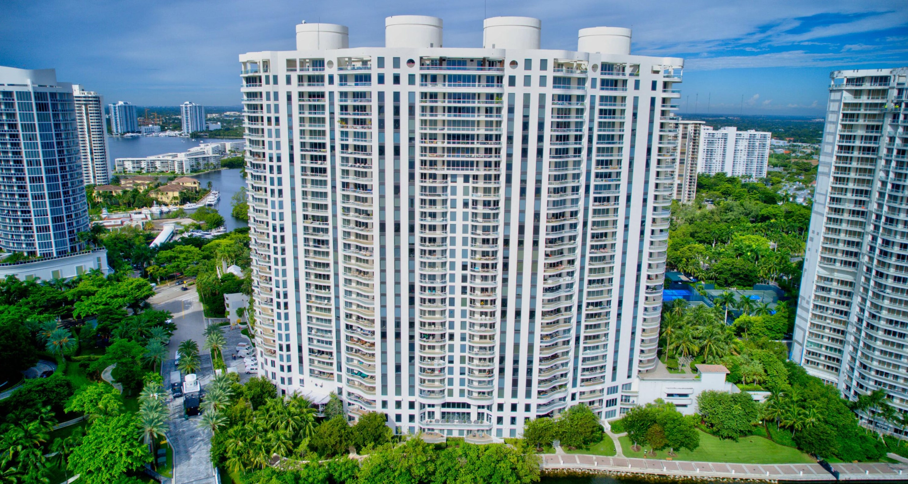 6000 Island Blvd, Miami FL 33160-3762 exterior