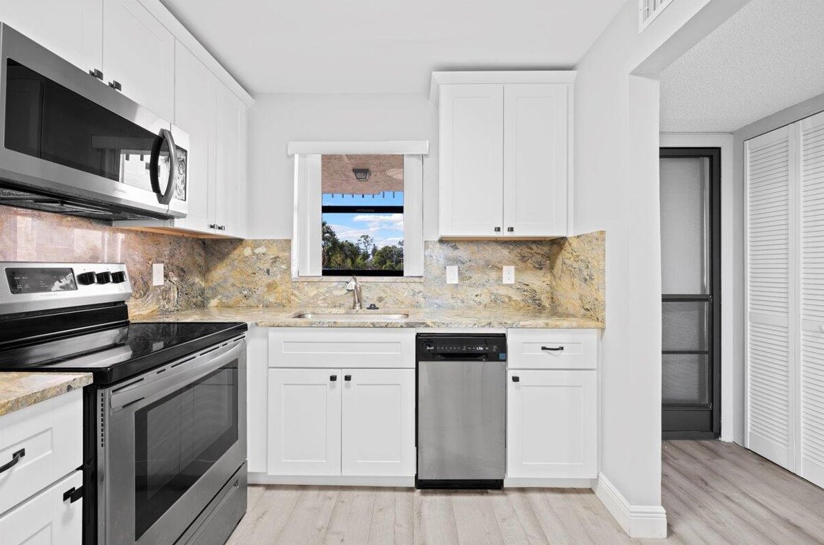 4640 Lucerne Lakes Blvd W #205, Lake Worth, FL 33467