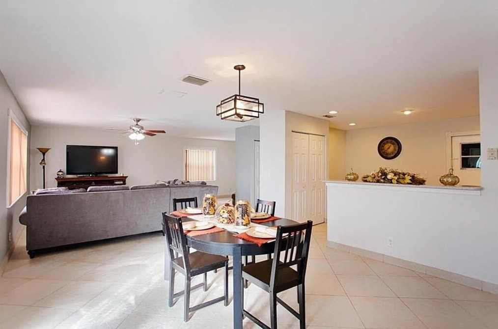 6695 Spg Gdn Run, Lake Worth FL  33463-7431 exterior