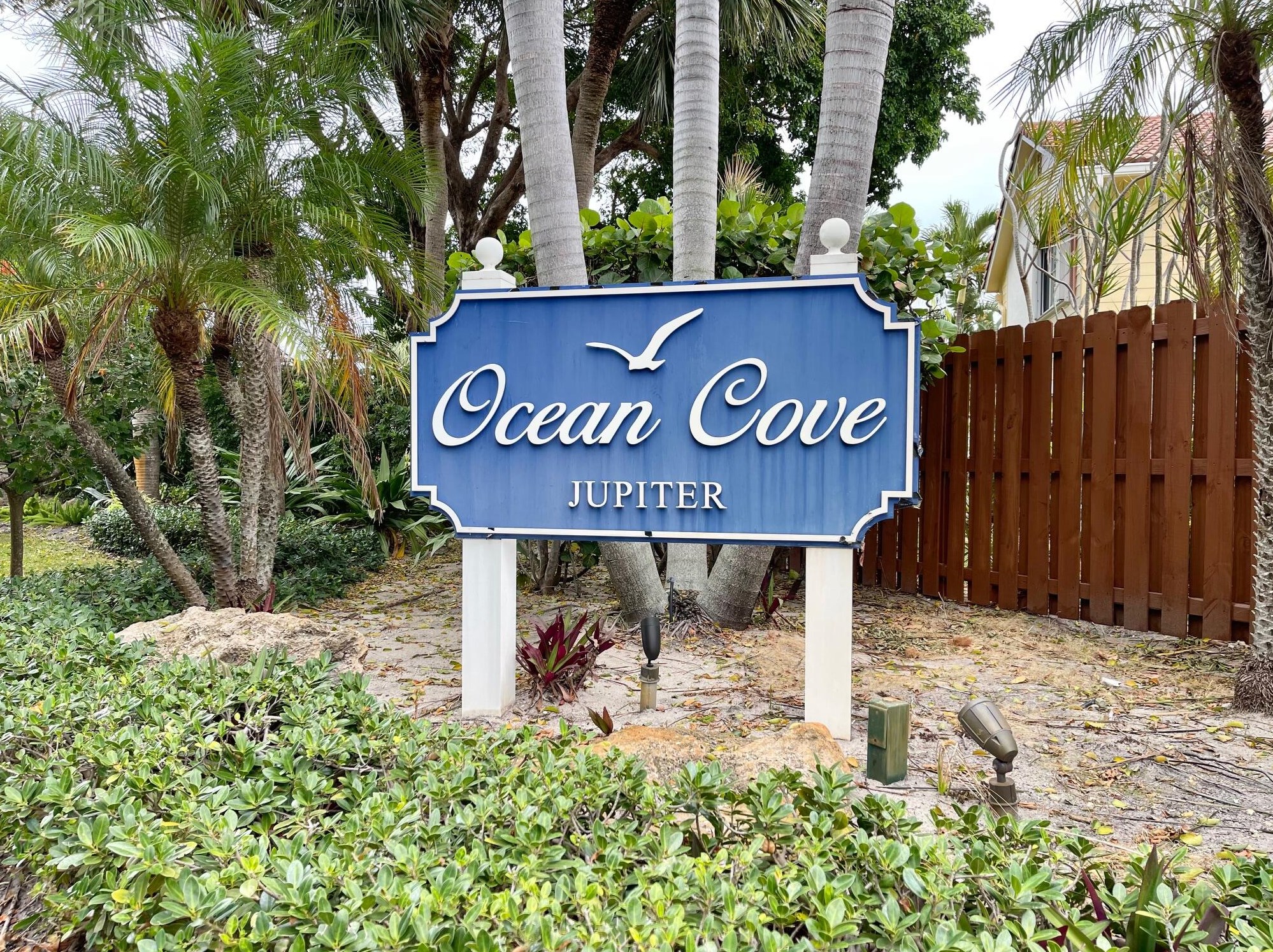 142 Ocean Cove Dr, Jupiter, FL 33477