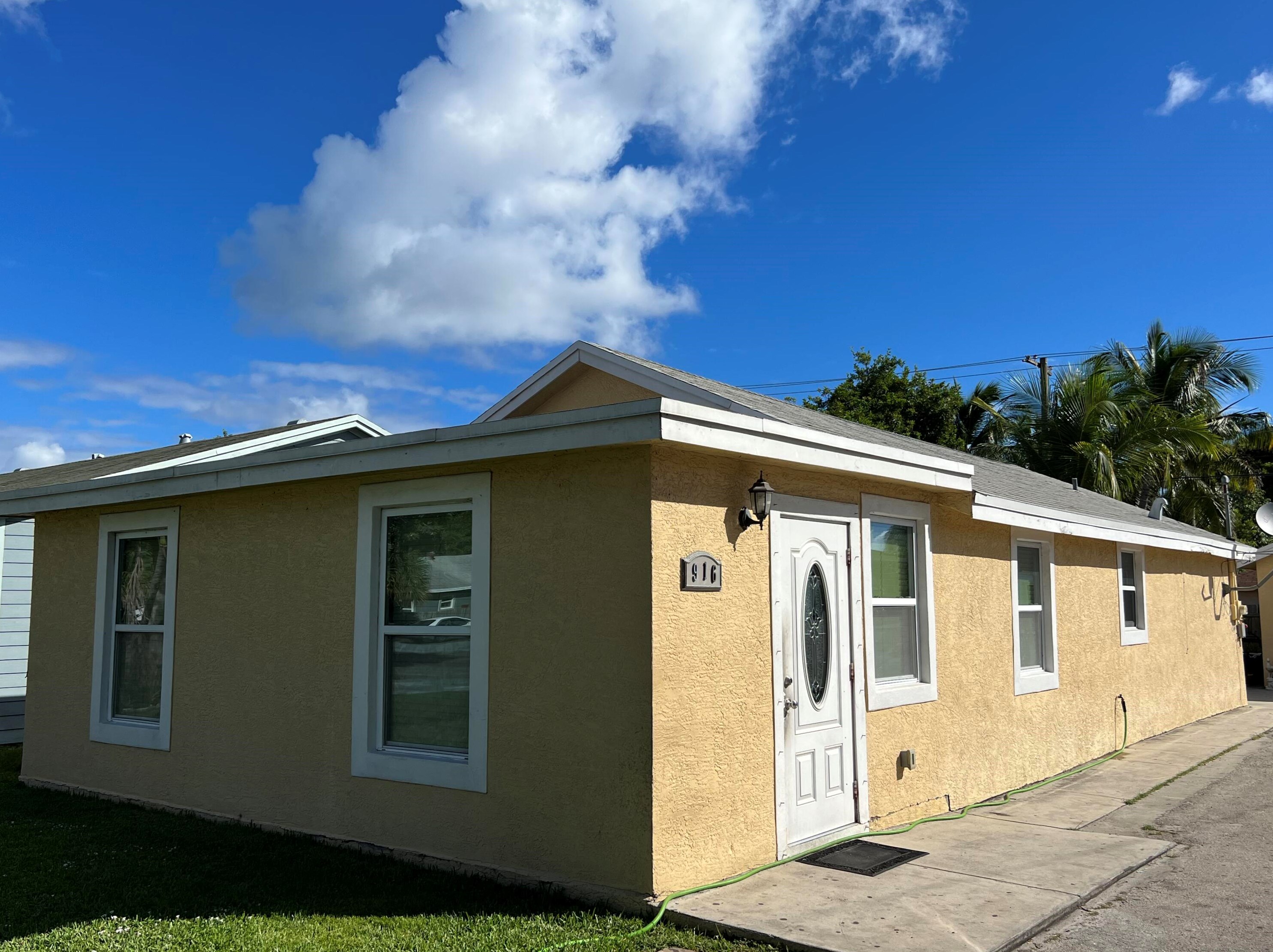 916 K St, Lake Worth, FL 33460-2631