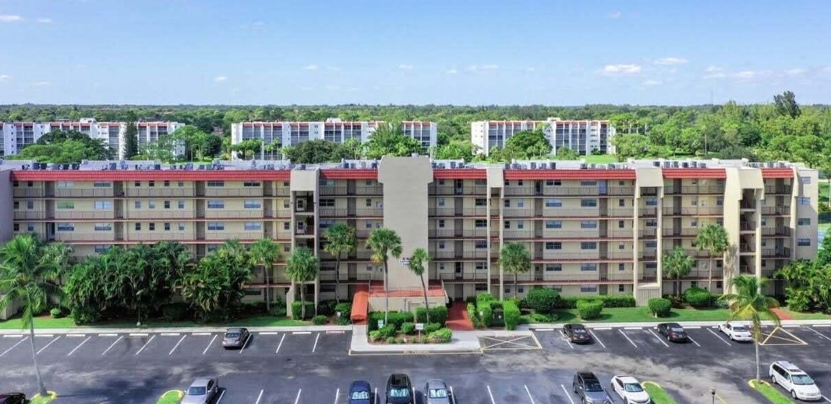 3755 Via Poinciana #607, Lake Worth, FL 33467