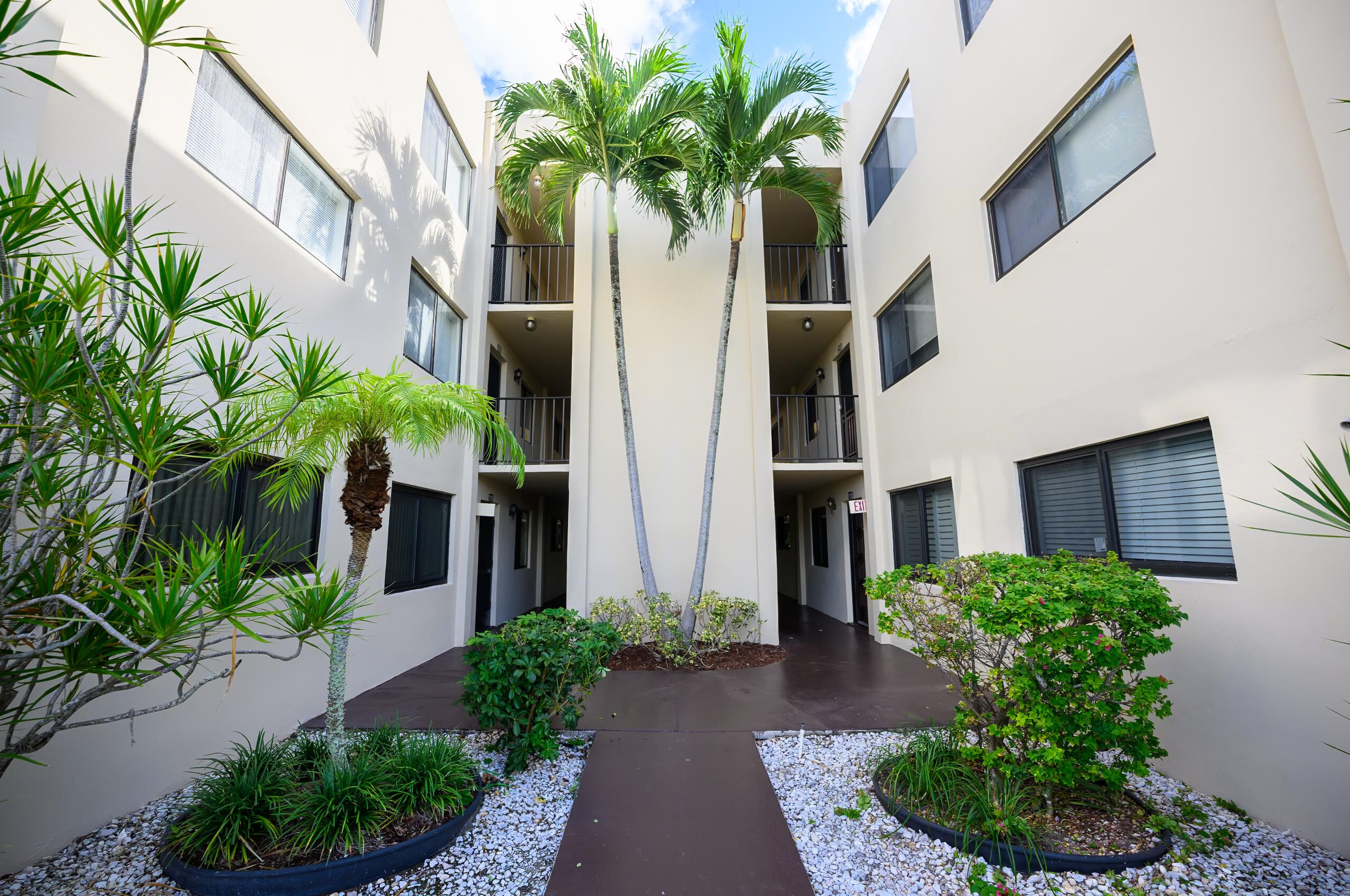5220 Las Verdes Cir #302, Delray Beach, FL 33484