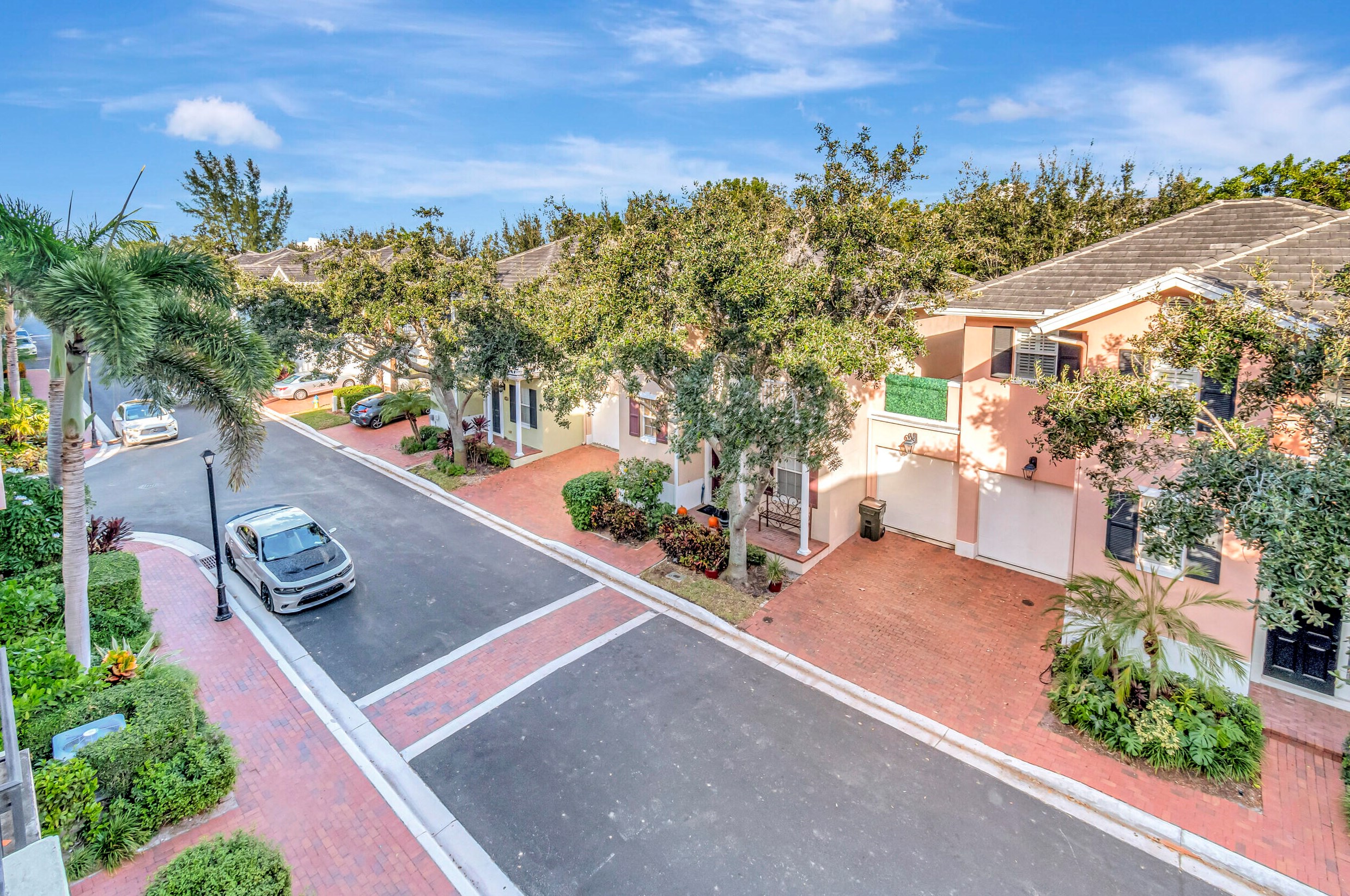 1048 E Heritage Club Cir, Delray Beach, FL 33483