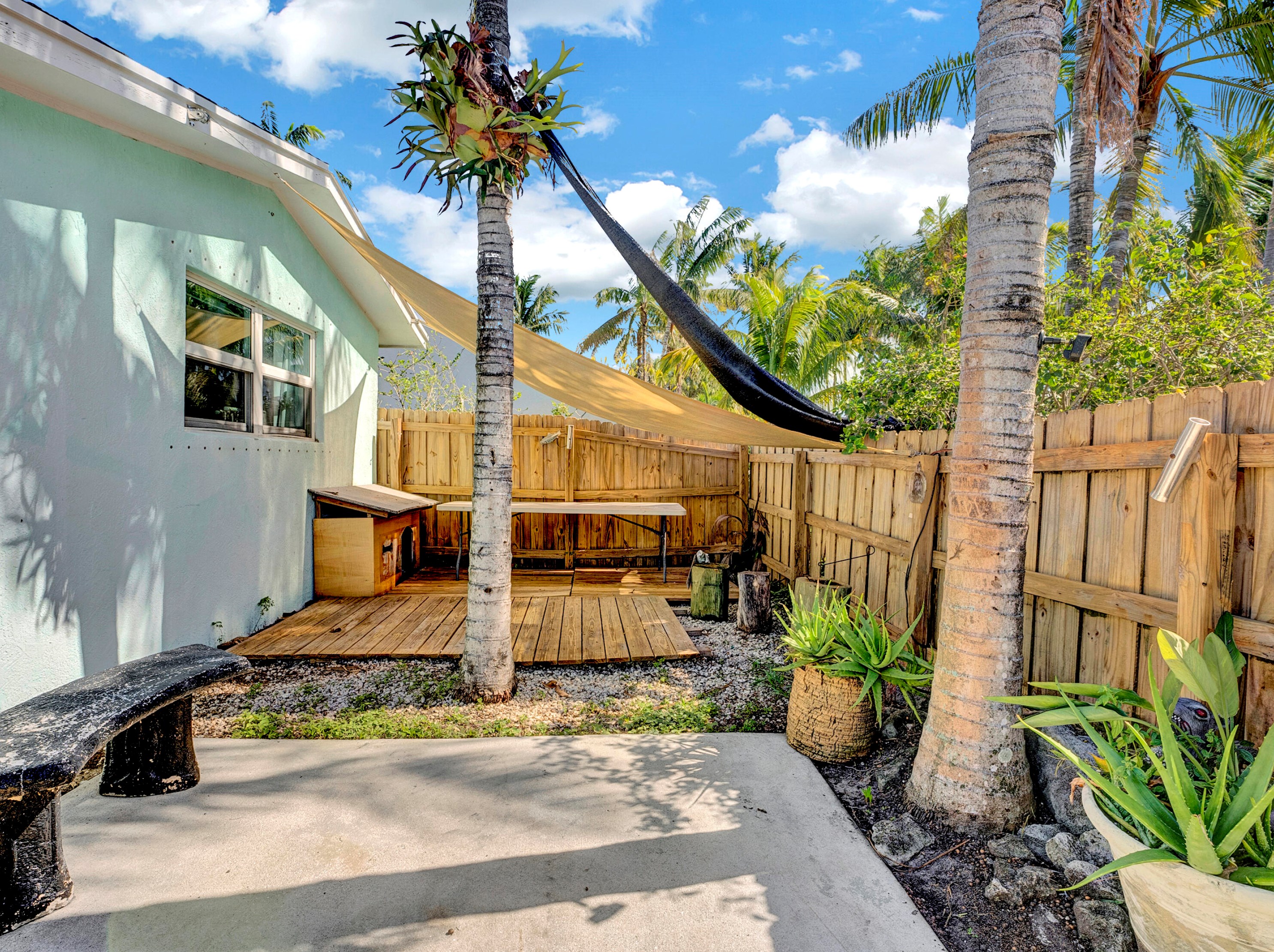 647 9th Ave, Boynton Beach FL  33435-3209 exterior