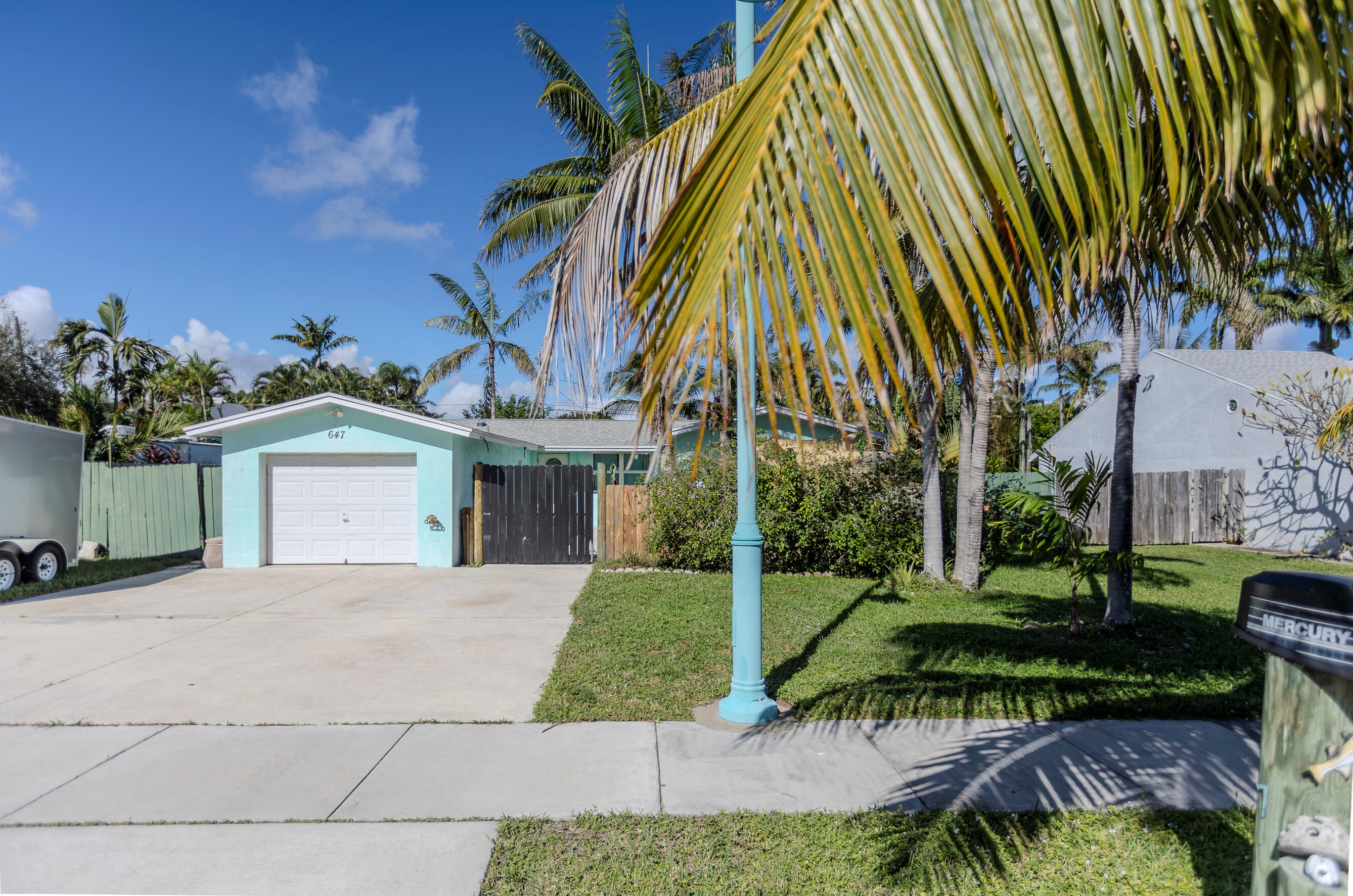 647 9th Ave, Boynton Beach FL  33435-3209 exterior